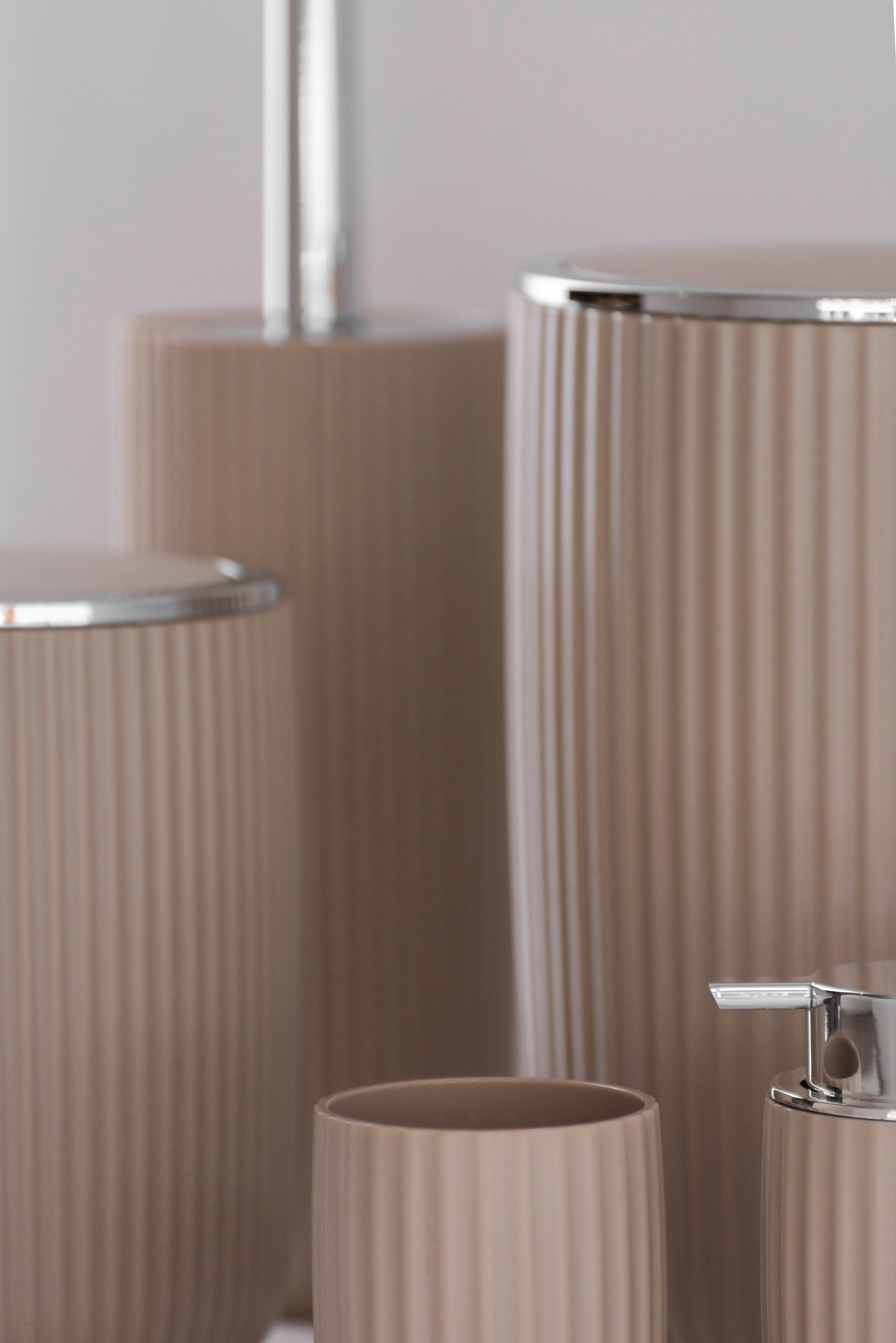 WENKO WC-Garnitur »Agropoli«, aus Kunststoff, beige, mit geschlosssener Form