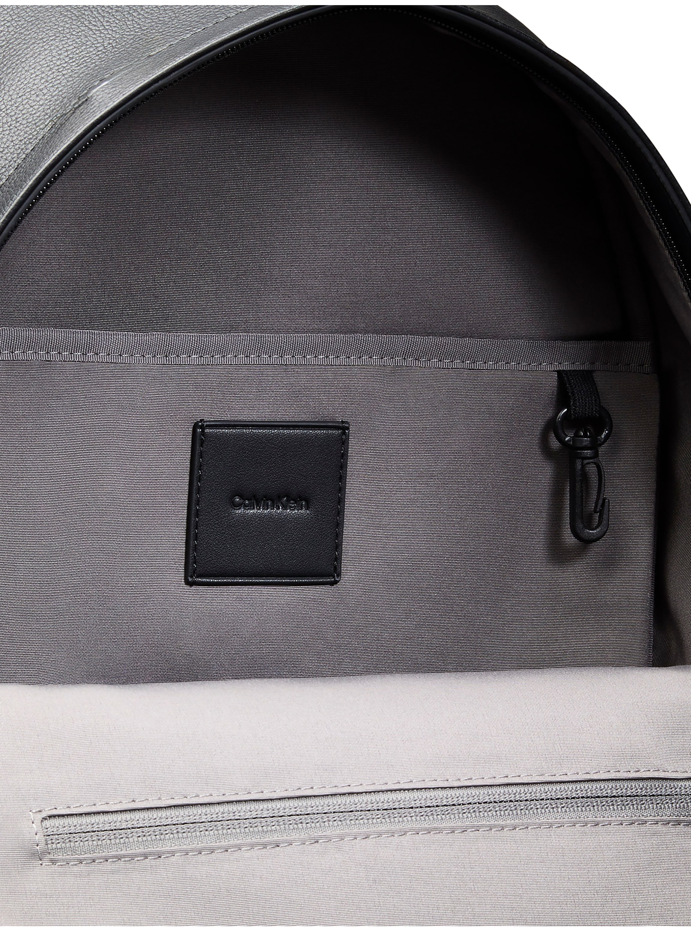 Calvin Klein Rucksack »EMBLEM AOP DEBOSS ROUND BACKPACK« Unisex Cityrucksack, Freizeitrucksack mit fortlaufenden CK-Logos