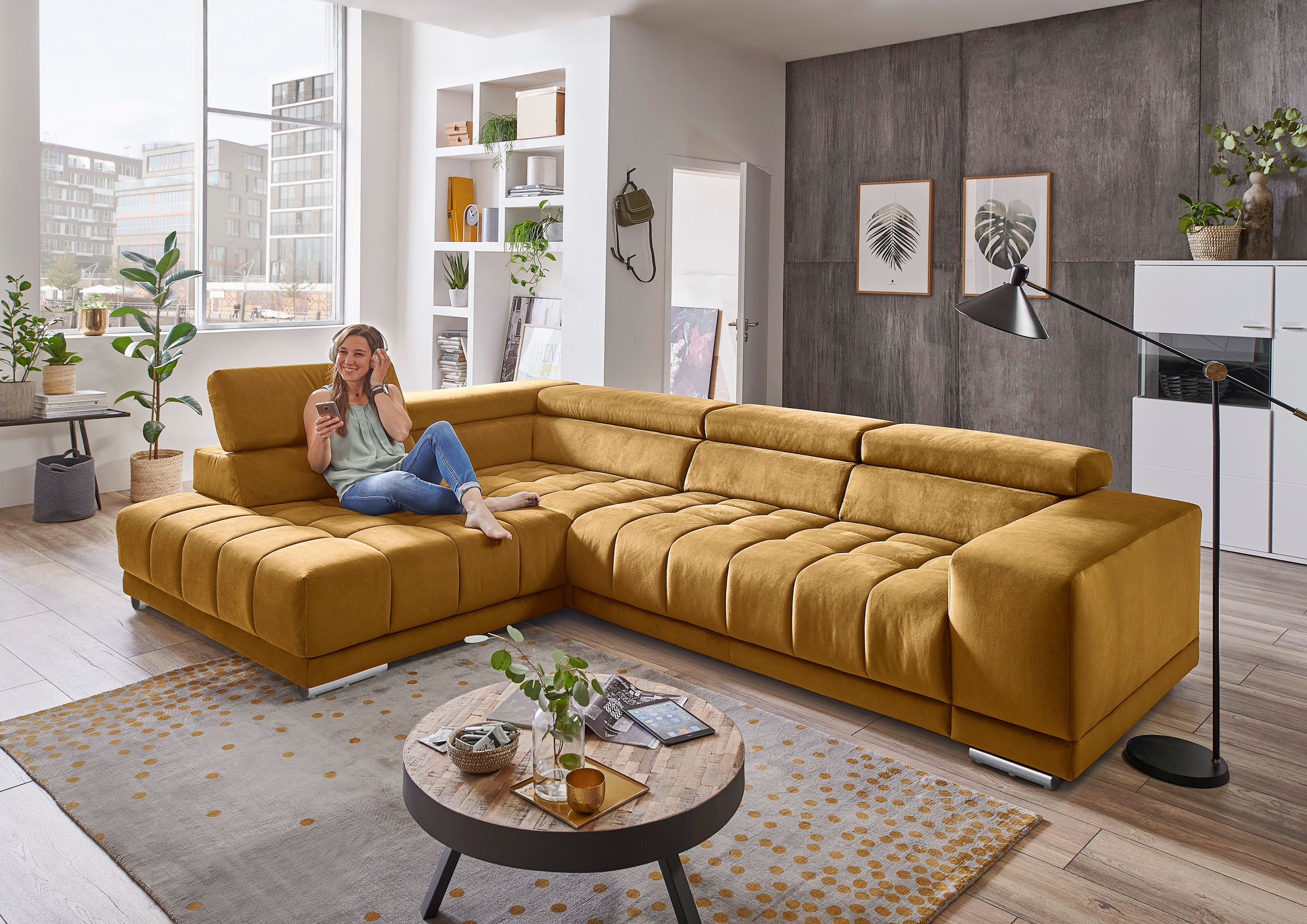 Die PlanBar Ecksofa »MP-IN15053 L-Form«, wahlweise mit Kopfteilverstellung und manueller Vorziehbank