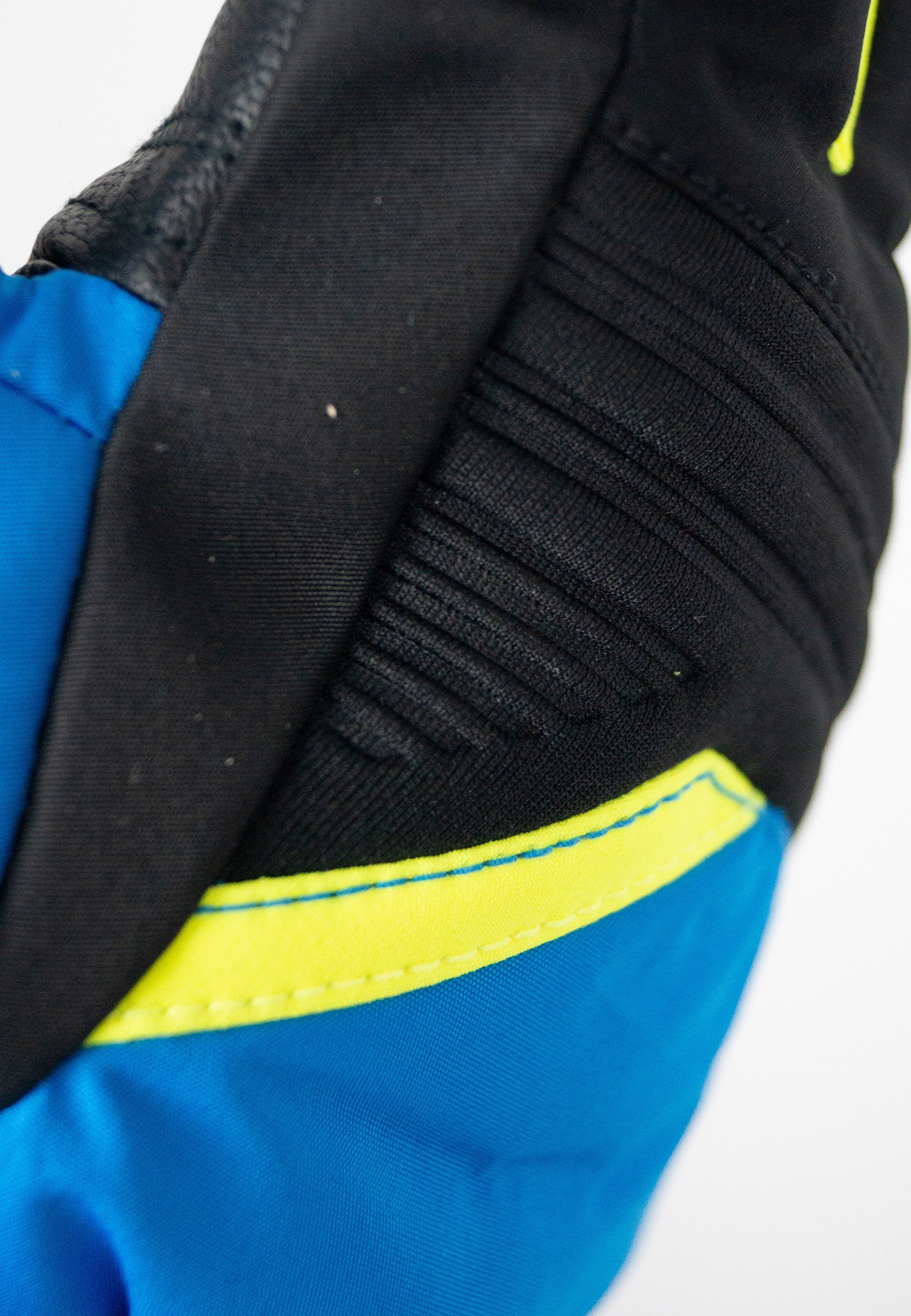 Reusch Skihandschuhe »Bradley R-TEX® XT«, in schickem Design
