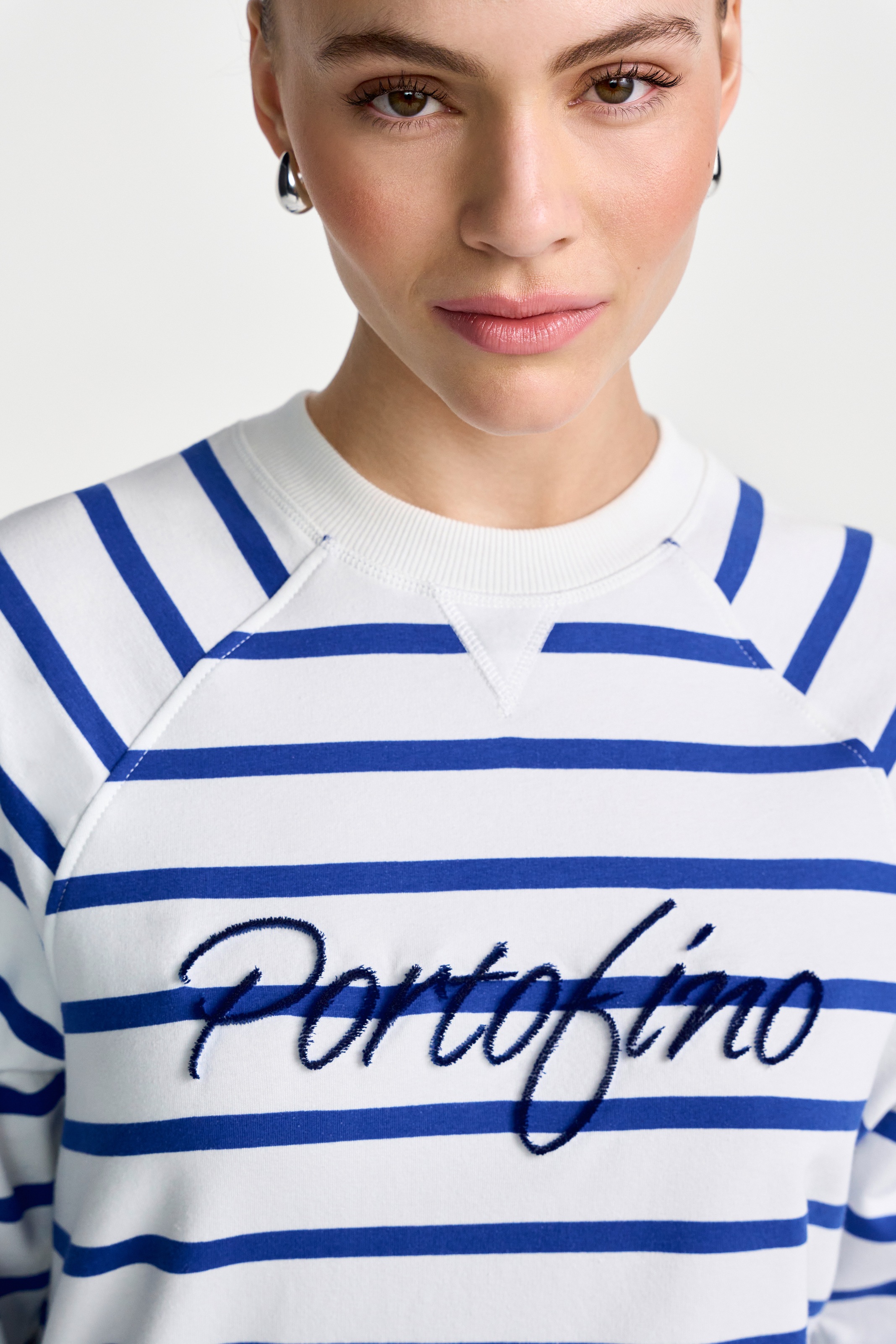 RICHROYAL Sweatshirt, tolle Applikation, Raglanärmel, gewellte Kanten günstig online kaufen