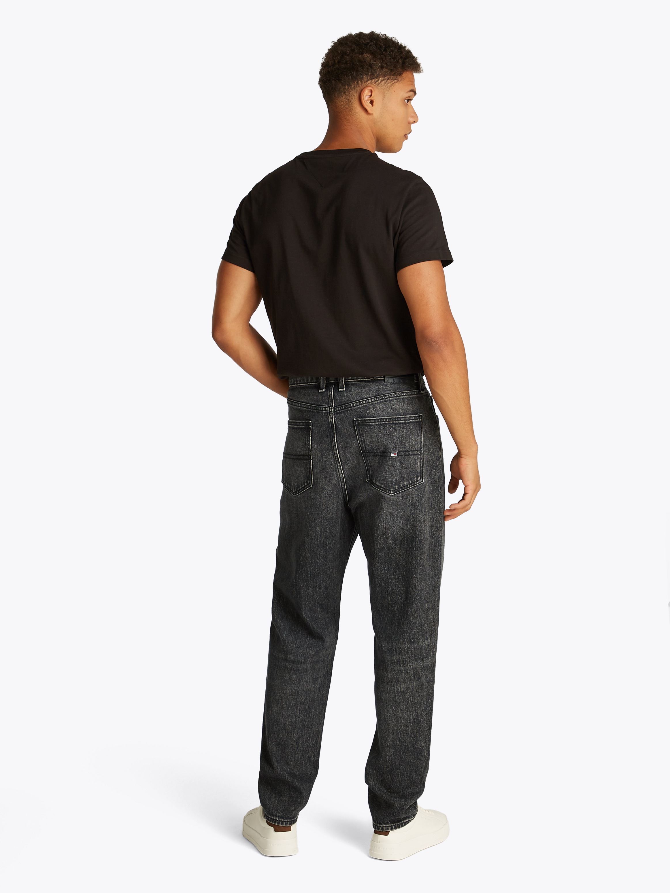 Tommy Jeans Gerade Jeans »Isaac Relaxed Tapered«, Relaxed‑Fit‑Jeans mit konisch zulaufendem Bein