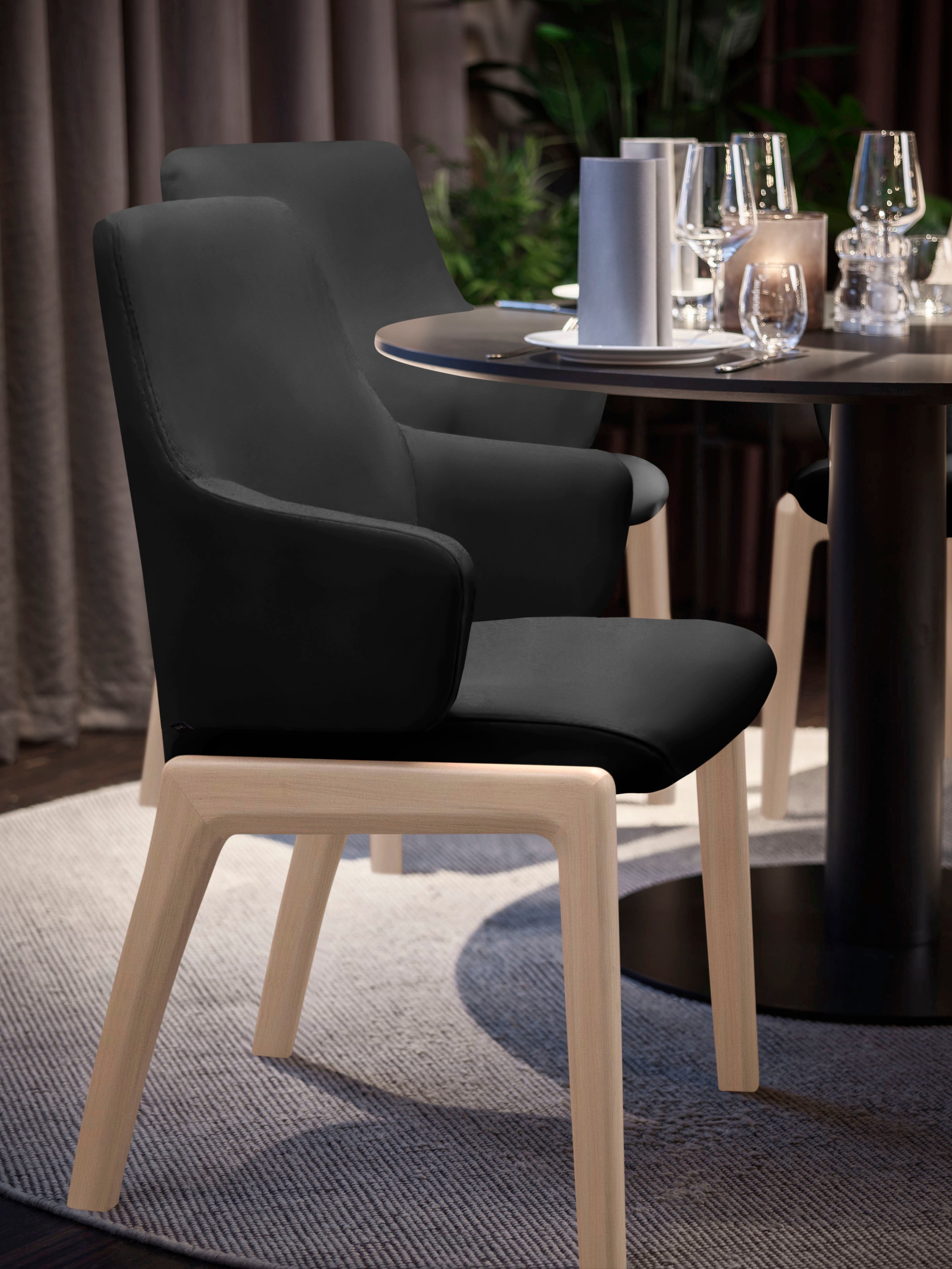 Stressless Polsterstuhl "Laurel" () Low Back mit Armlehne, Größe L, mit abgerundeten Beinen in Schwarz