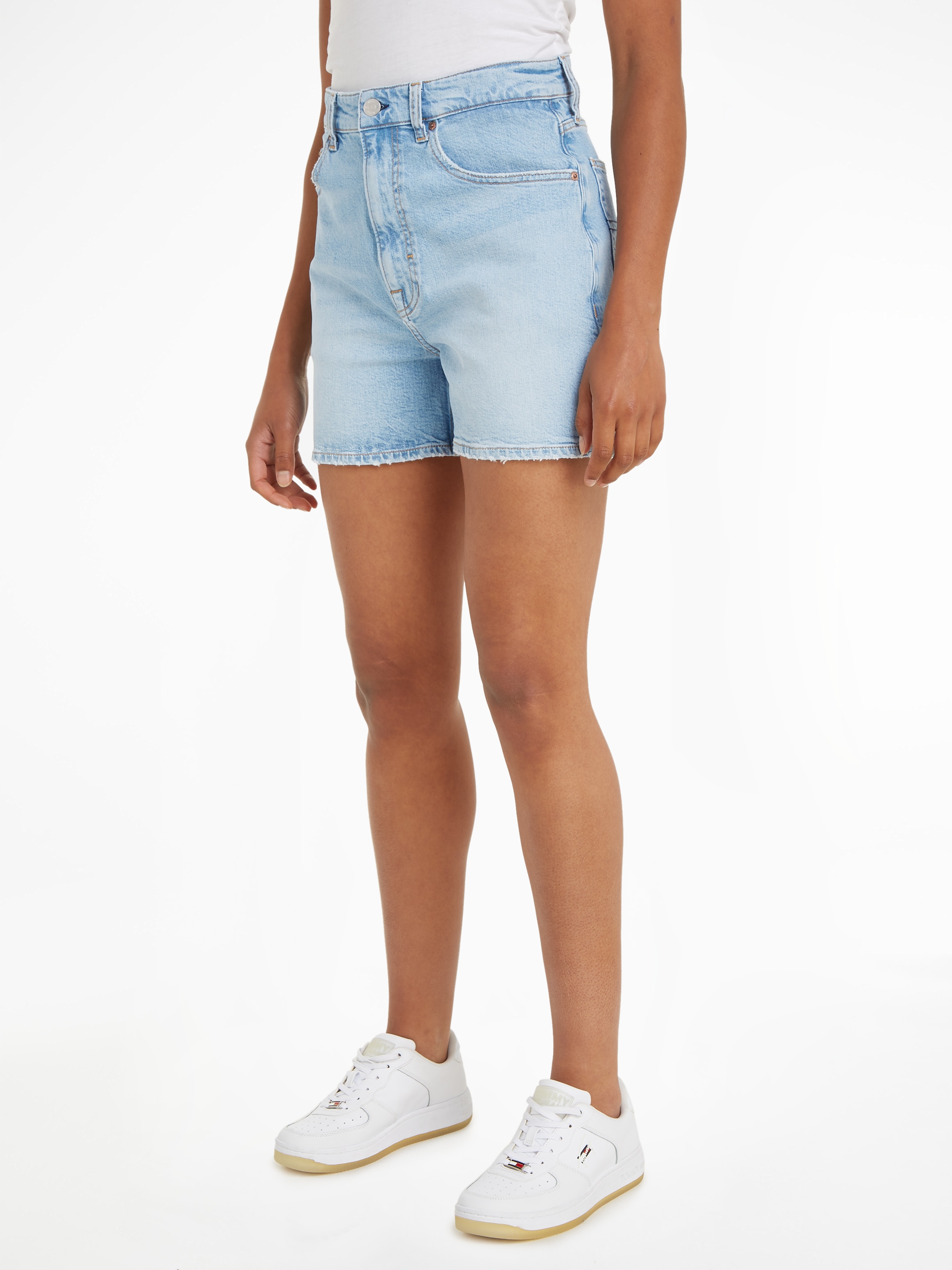 Tommy Jeans Shorts "MOM UH SHORT BH0113", mit Tommy Jeans Logo-Badge & Flag