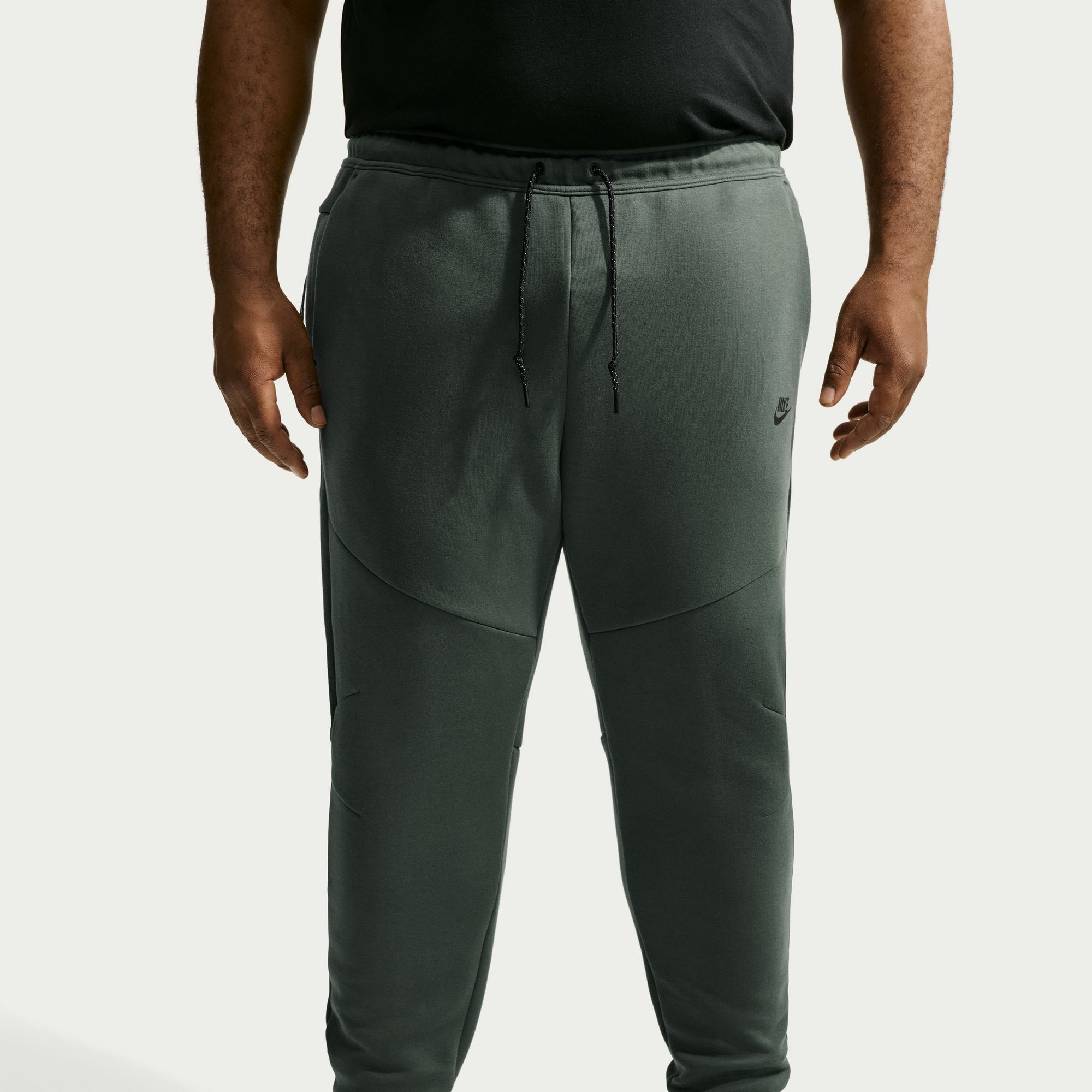 Nike Sportswear Sporthose »M NK TCH FLC JGGR«  mit schmalem Schnitt, aus Baumwollmischung