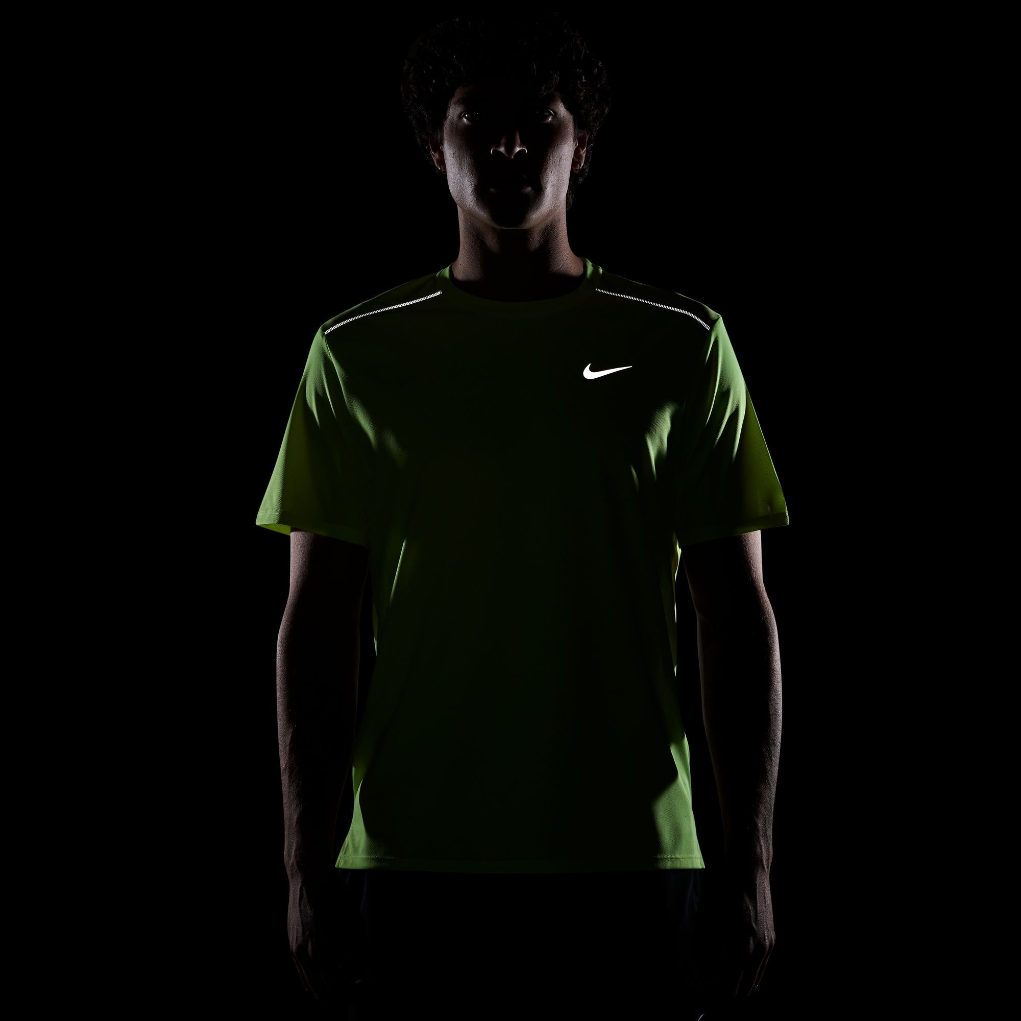 Nike Laufshirt »M NK DF UV MILER SS« sportlicher Schnitt, mit kurzen Ärmeln, mit reflektierenden Details
