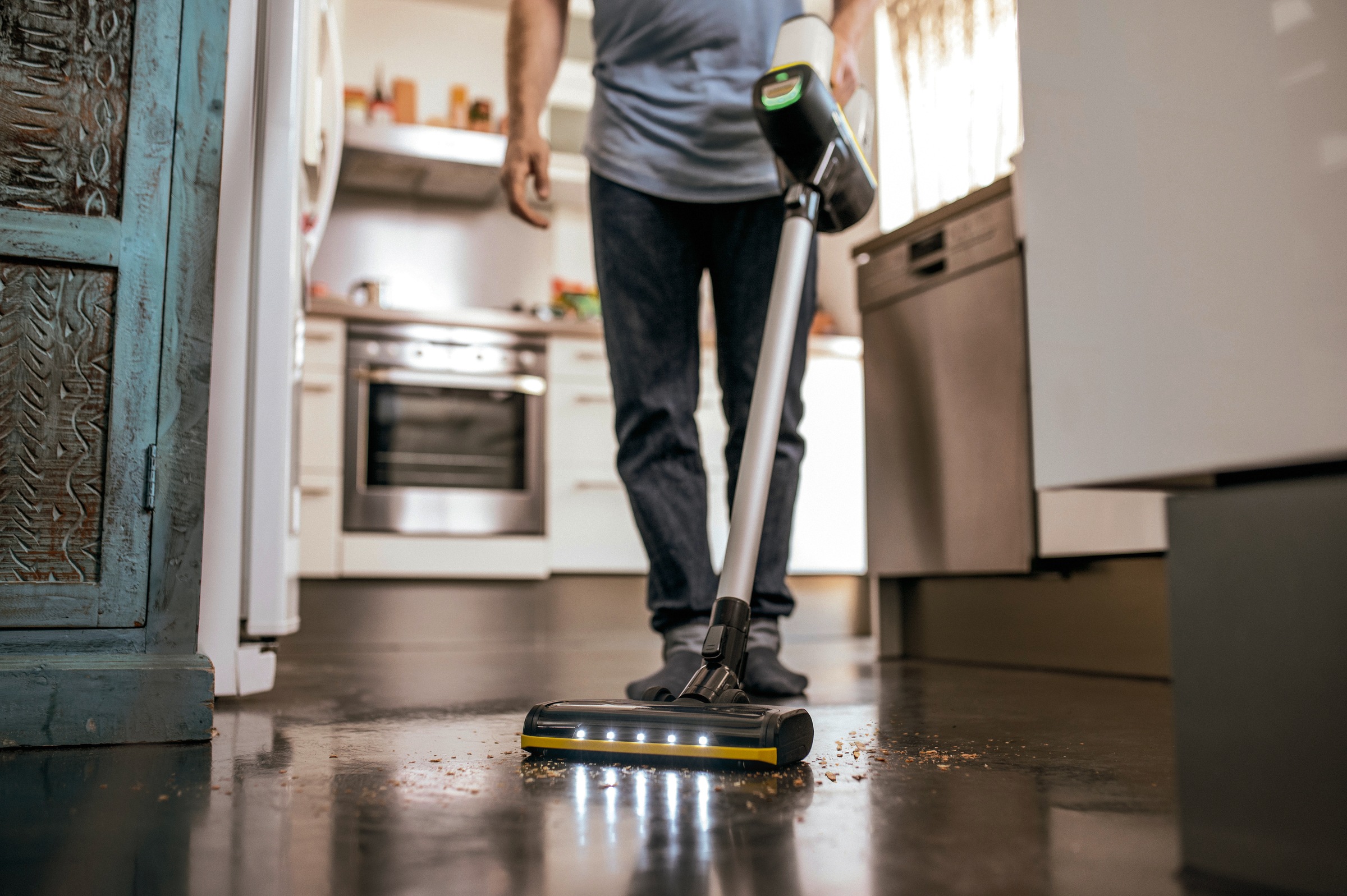 KÄRCHER Akku-Stielstaubsauger »VC 6 Cordless ourFamily Pet«, beutellos, inkl. Akku und Wandhalterung mit Ladefunktion