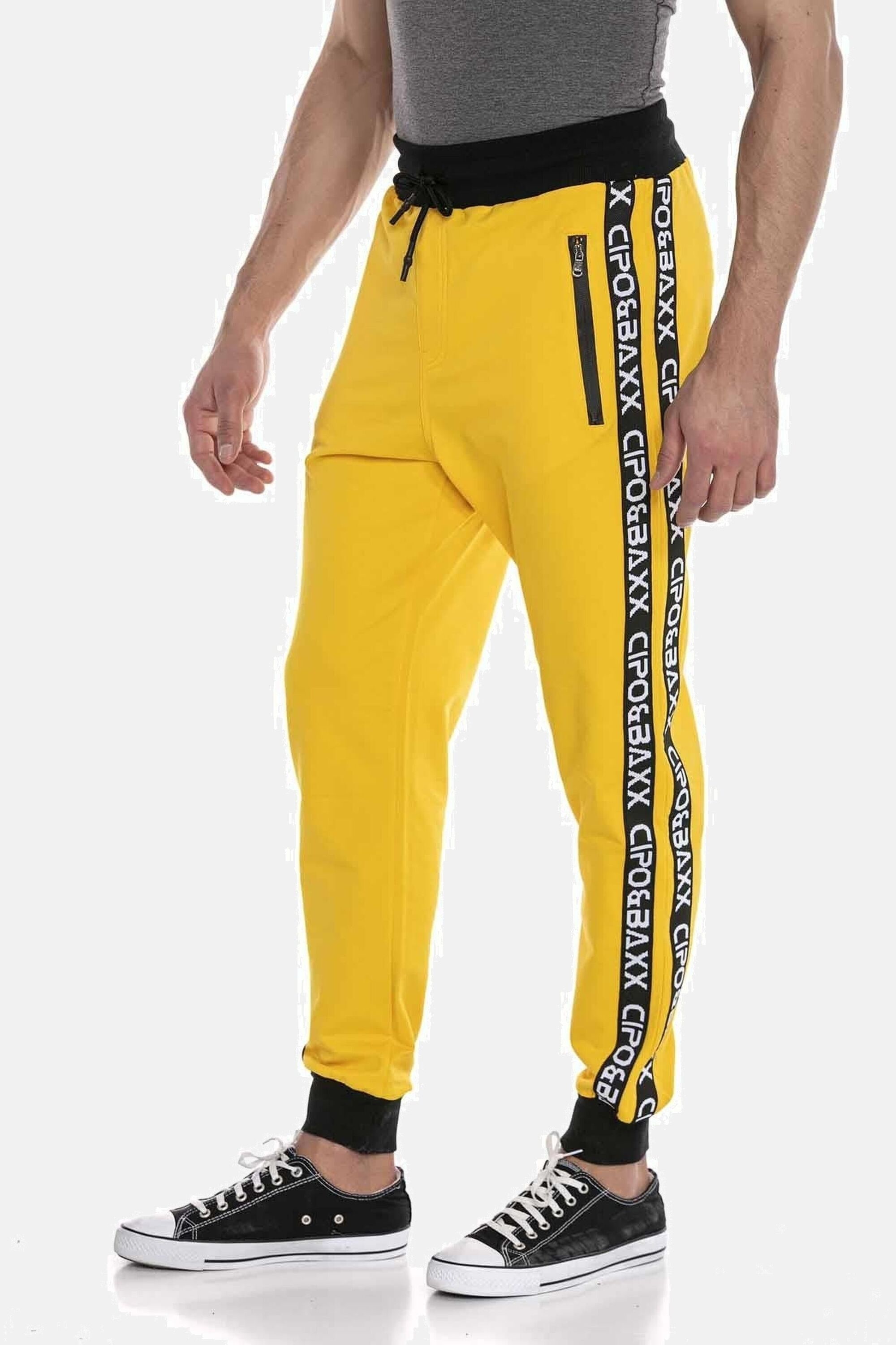 Cipo & Baxx Trainingsanzug »Homewear«, (1 tlg.), mit kontrastierenden Bündchen, CLR131