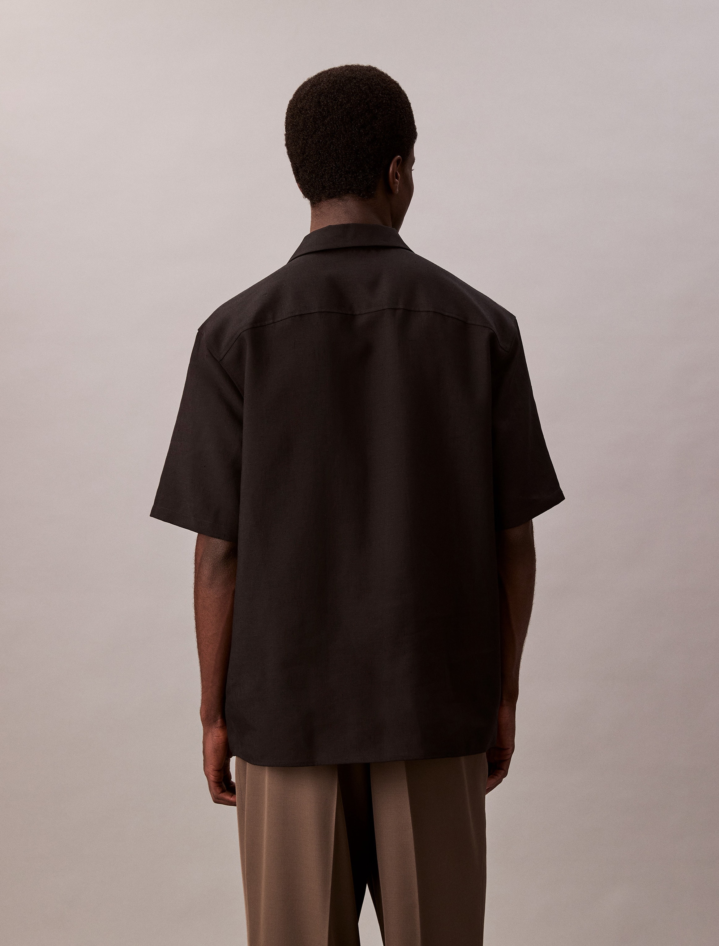 Calvin Klein Kurzarmhemd »SS TRVLR LNN CMP ESY«, Mit Rundhalsausschnitt