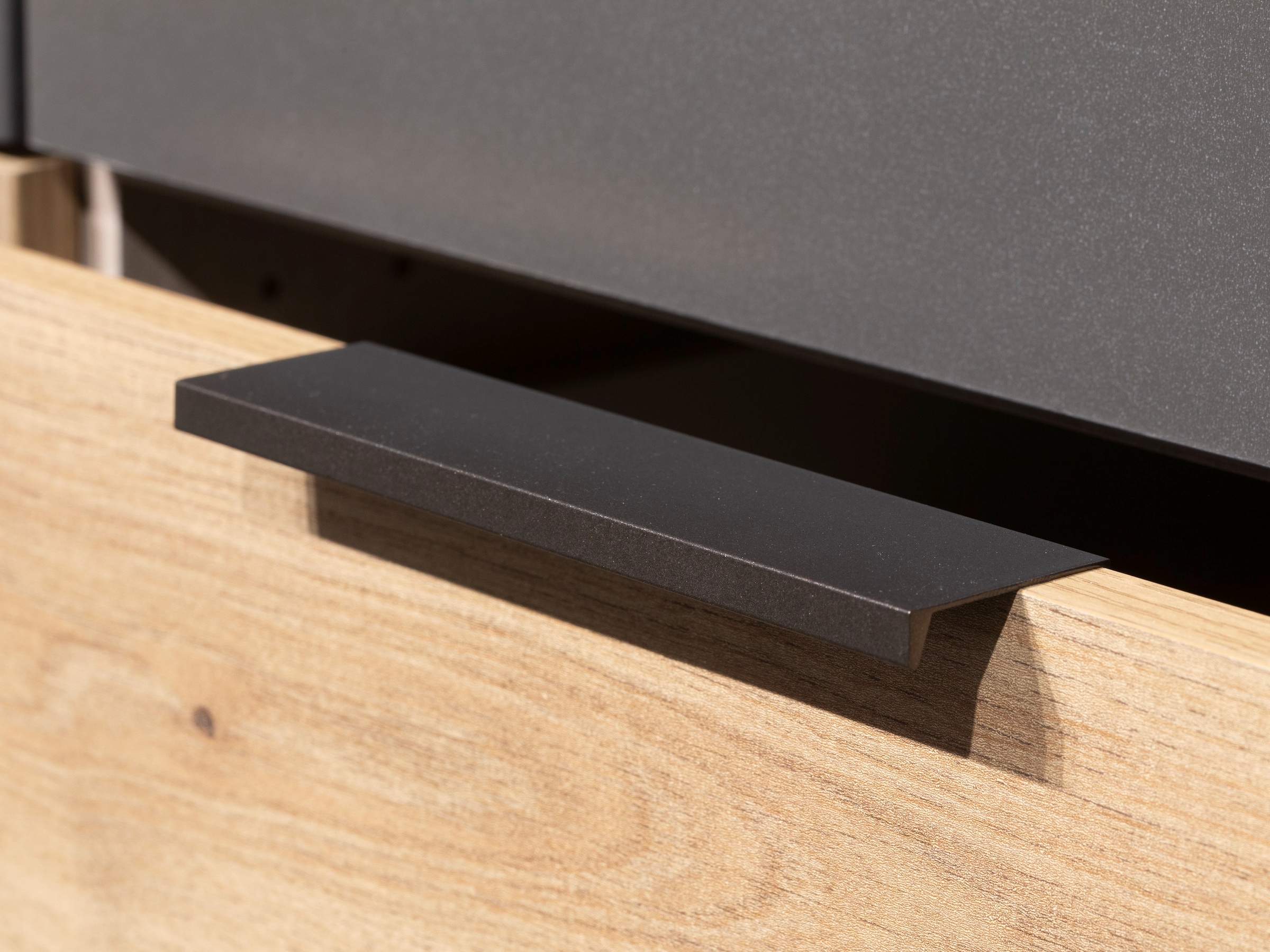 rauch Drehtürenschrank »Kleiderschrank Schrank Garderobe Schlafzimmerschrank DAVOA«, mit farblich abgesetzten Schubkästen in Eiche Artisan MADE IN GERMANY