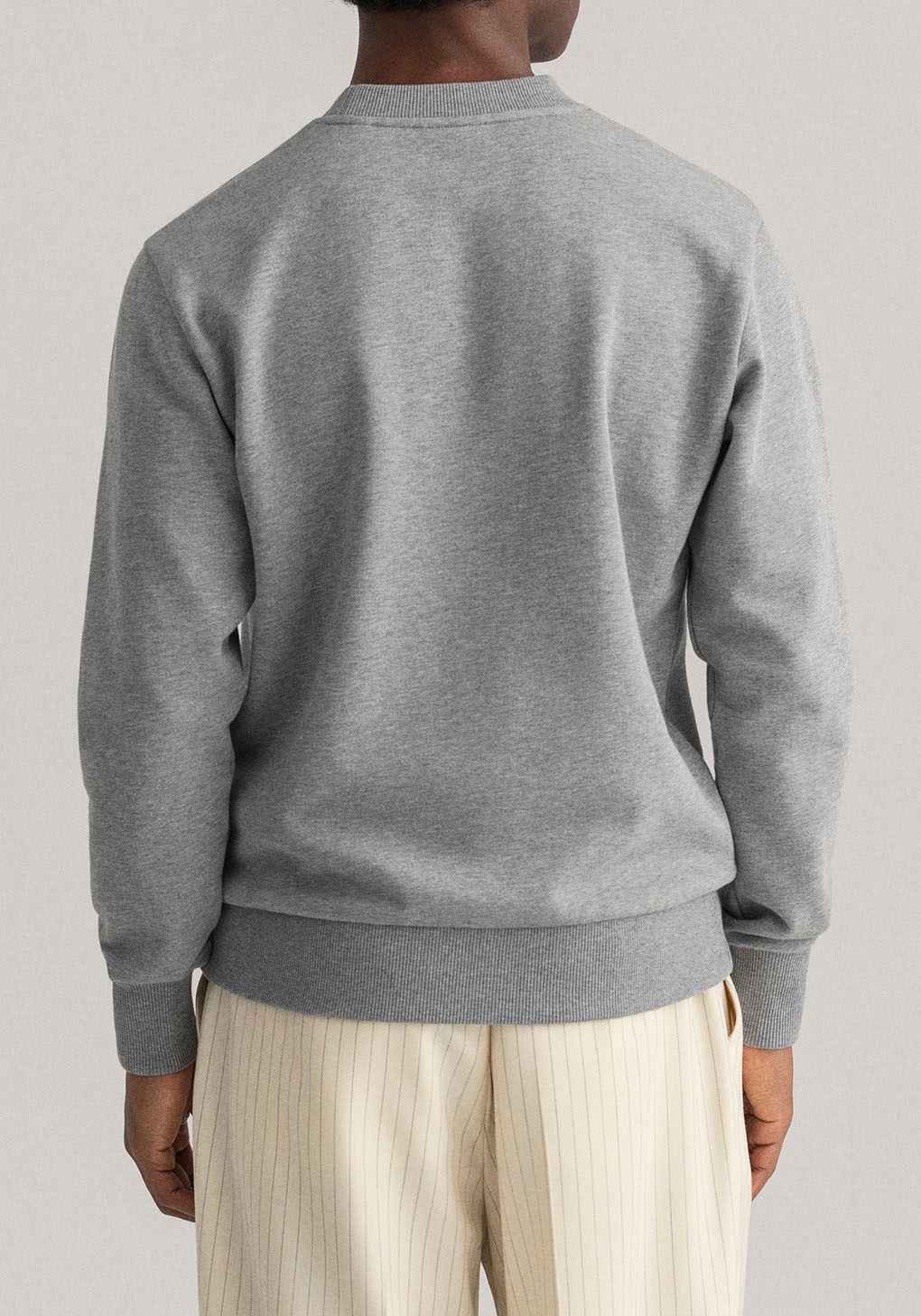 Gant Sweatshirt »D1. TONAL ARCHIVE SHIELD C-NECK«, mit Logostickerei auf der Brust