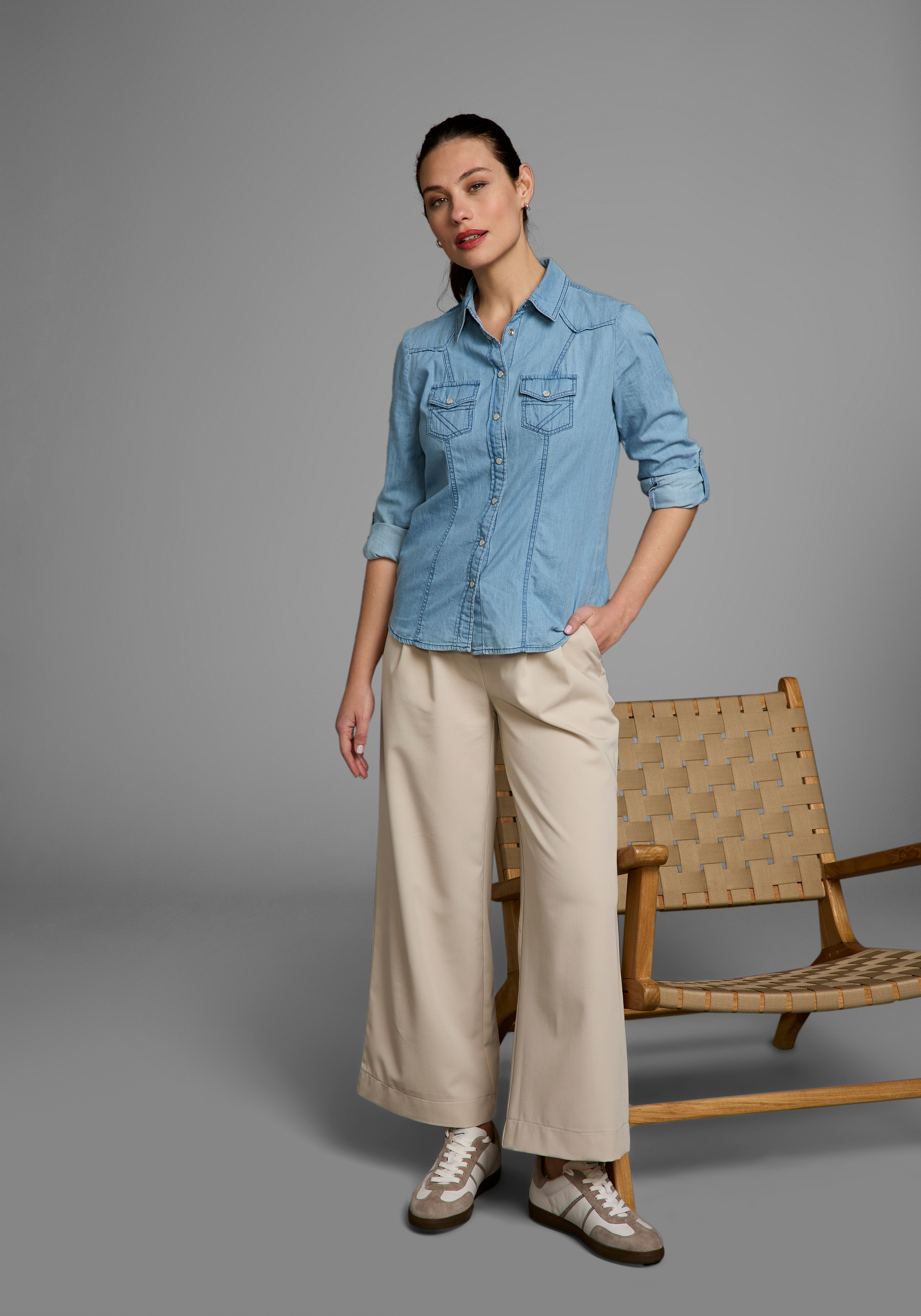 Jeansbluse ARIZONA "mit Druckknöpfen in Perlmuttoptik", Damen, Gr. 40, blau (bleached), Jeans, Obermaterial: 100% Baumwolle, unifarben, Basic, figurbetont, mit Druckknöpfen, Blusen Jeansbluse, und Krempelärmeln 3