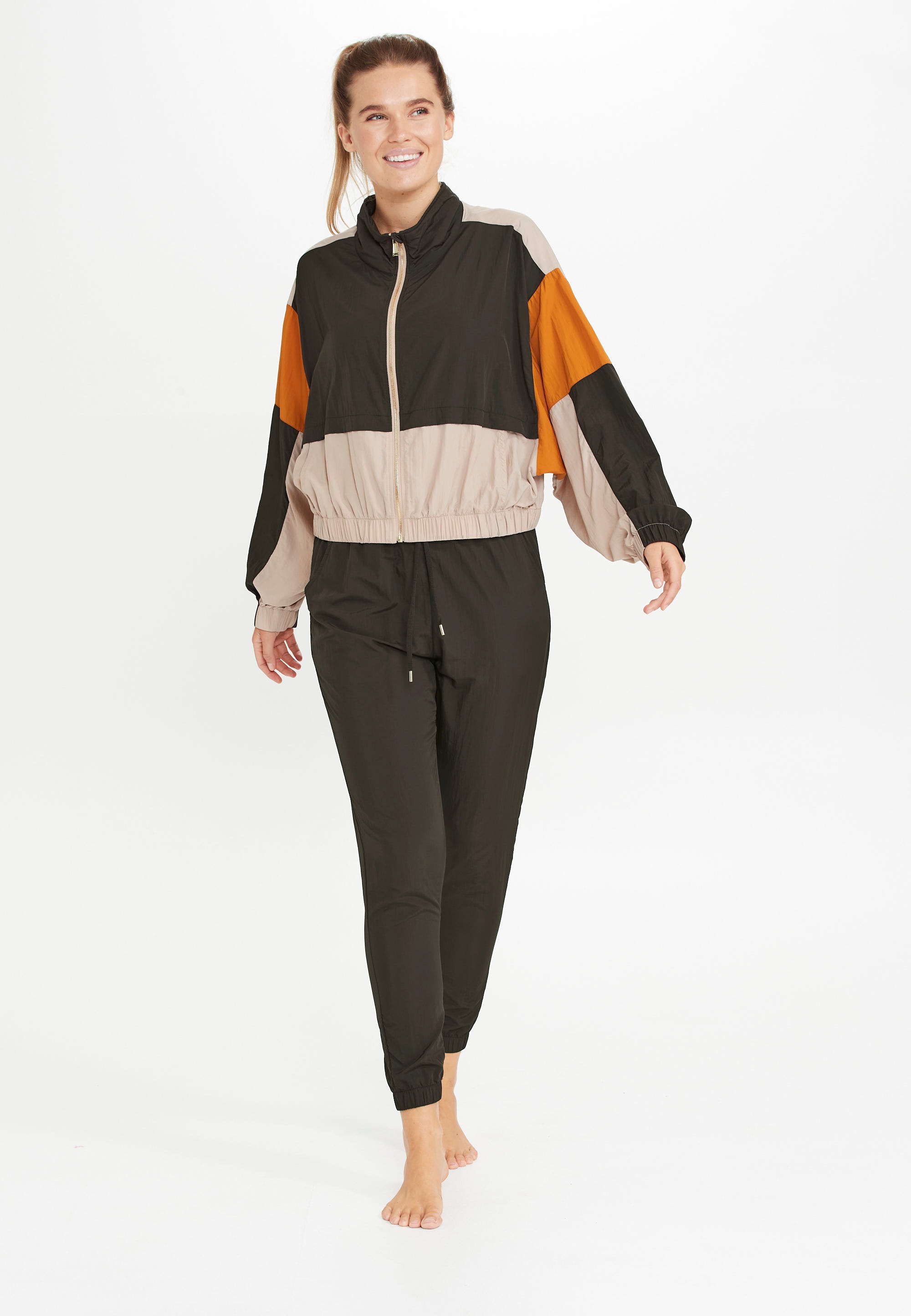 ATHLECIA Trainingsjacke »Tharbia«, in zweifarbigem Design