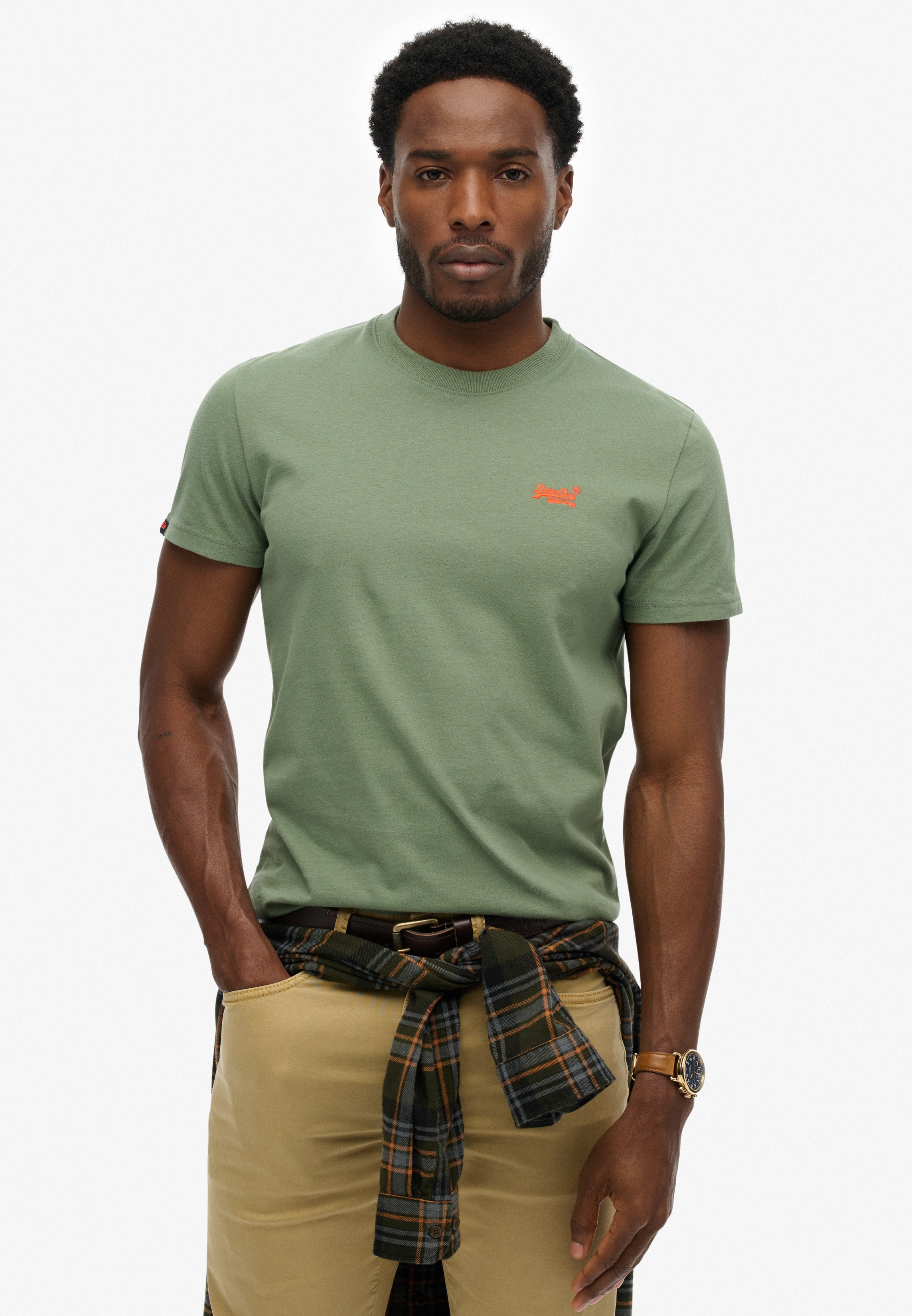 Superdry 1100000002199 "ESSENTIAL LOGO EMB TEE" aus Baumwolle und Single Jersey, Slim Fit, Kurzarm, hüftlang