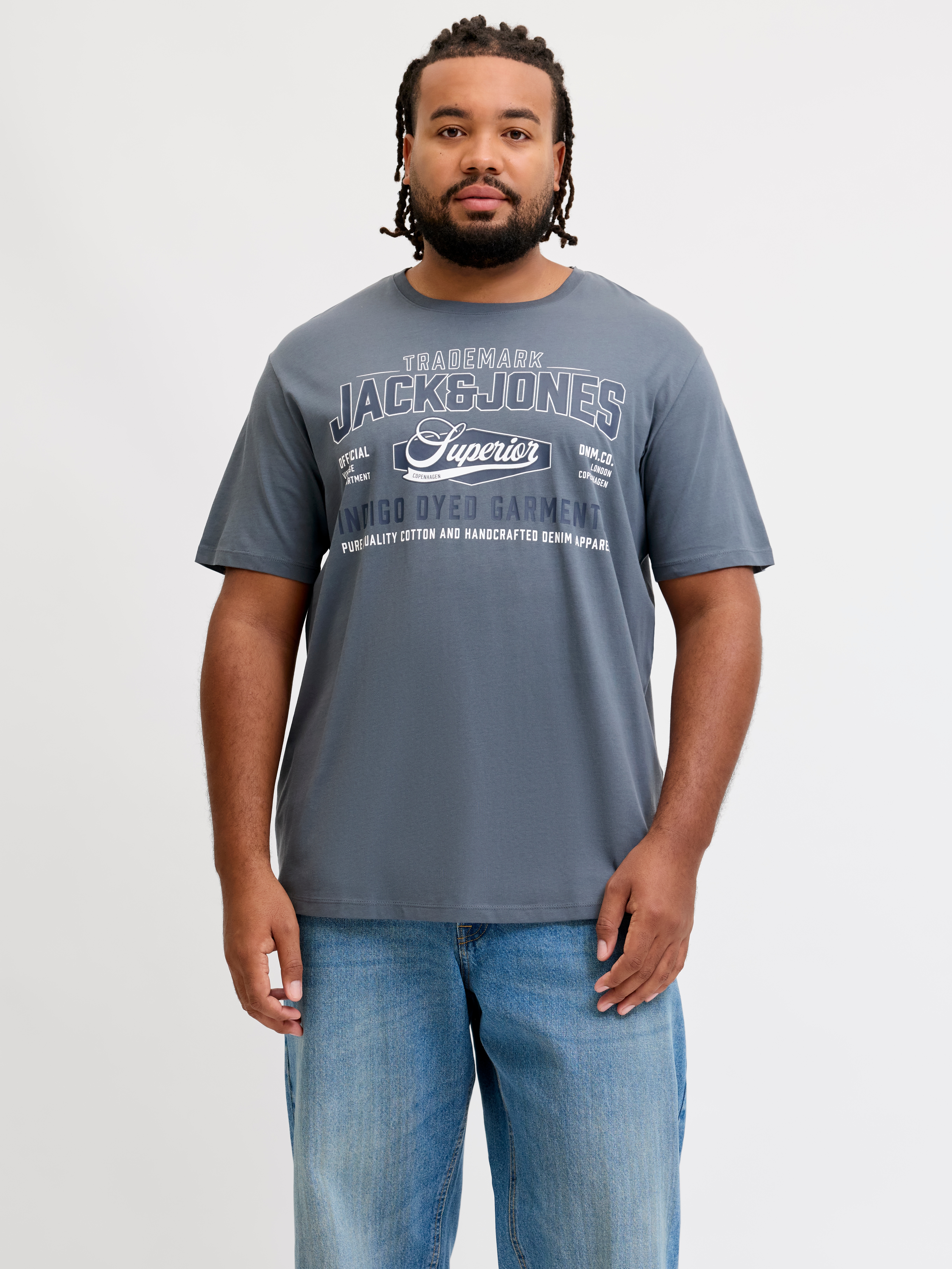 Jack & Jones PlusSize T-Shirt "JJELOGO TEE SS O-NECK 2 COL AW26 SN PLS" aus reiner Baumwolle, mit geradem Abschluss am Rumpf, in Plus Size