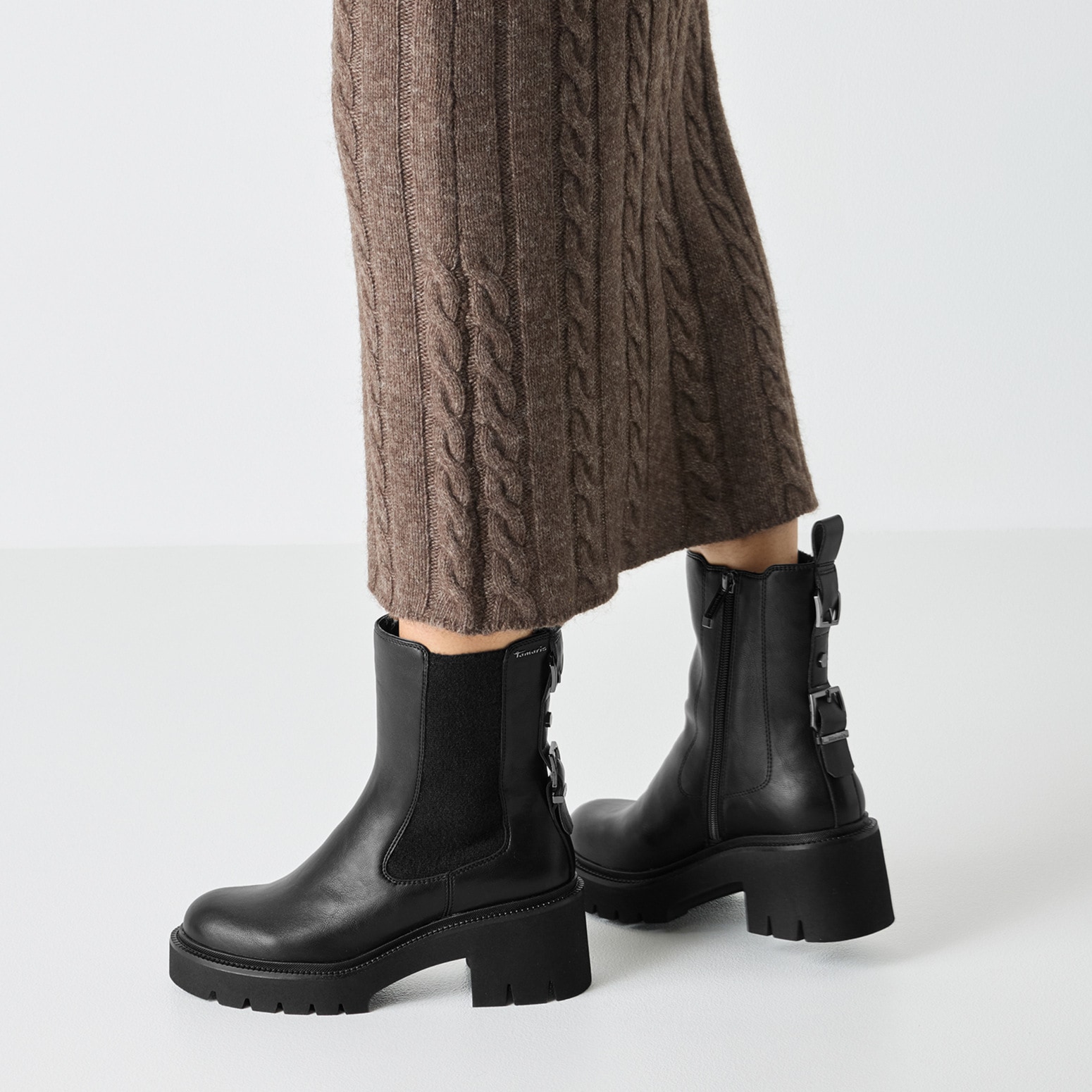 Tamaris Chelseaboots, Blockabsatz, Stiefelette mit Zierschnallen-Element an der Ferse
