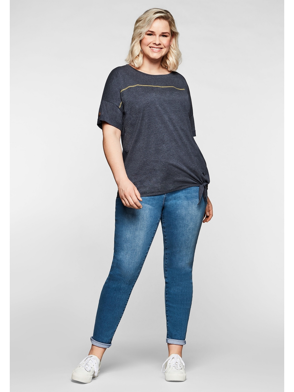 Sheego T-Shirt »Große Größen«, mit Ziernaht und Knotendetail am Saum