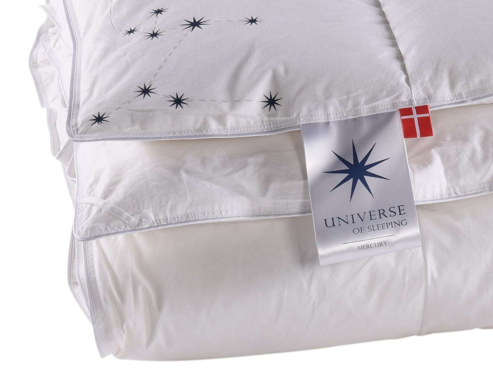Universe of sleeping Daunenbettdecke »Mercury, natürliche Materialien, Made in Denmark«, leicht, Füllung neue, weiße Entendaunen & Federn, Klasse I, Bezug Baumwolle, (1 St.), Hochwertige Bettdecke, 3 Wärmeklassen, individuelles Schlafkomfort