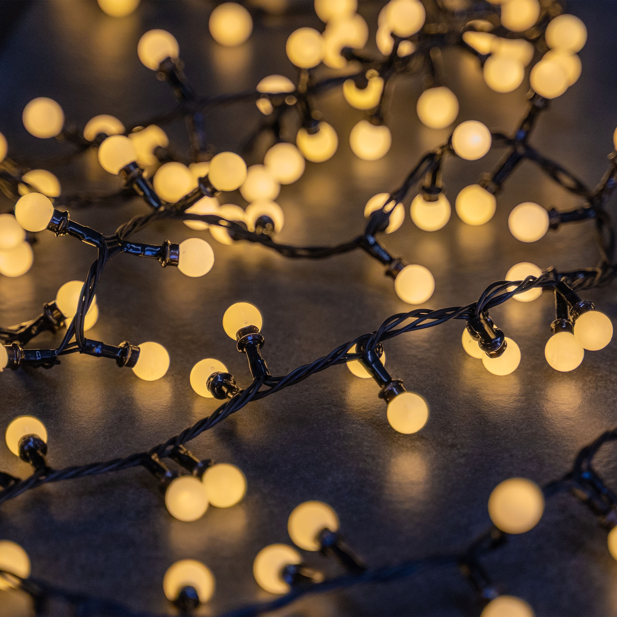 OTTO home LED-Lichterkette »Clusterlichterkette mit Kugel LEDs, 3/6/2/18/24 m Länge, bunt, 11 Modi« warmweiß & bunt, Timer, Memory Funktion, IP44, Indoor, Outdoor, Garten