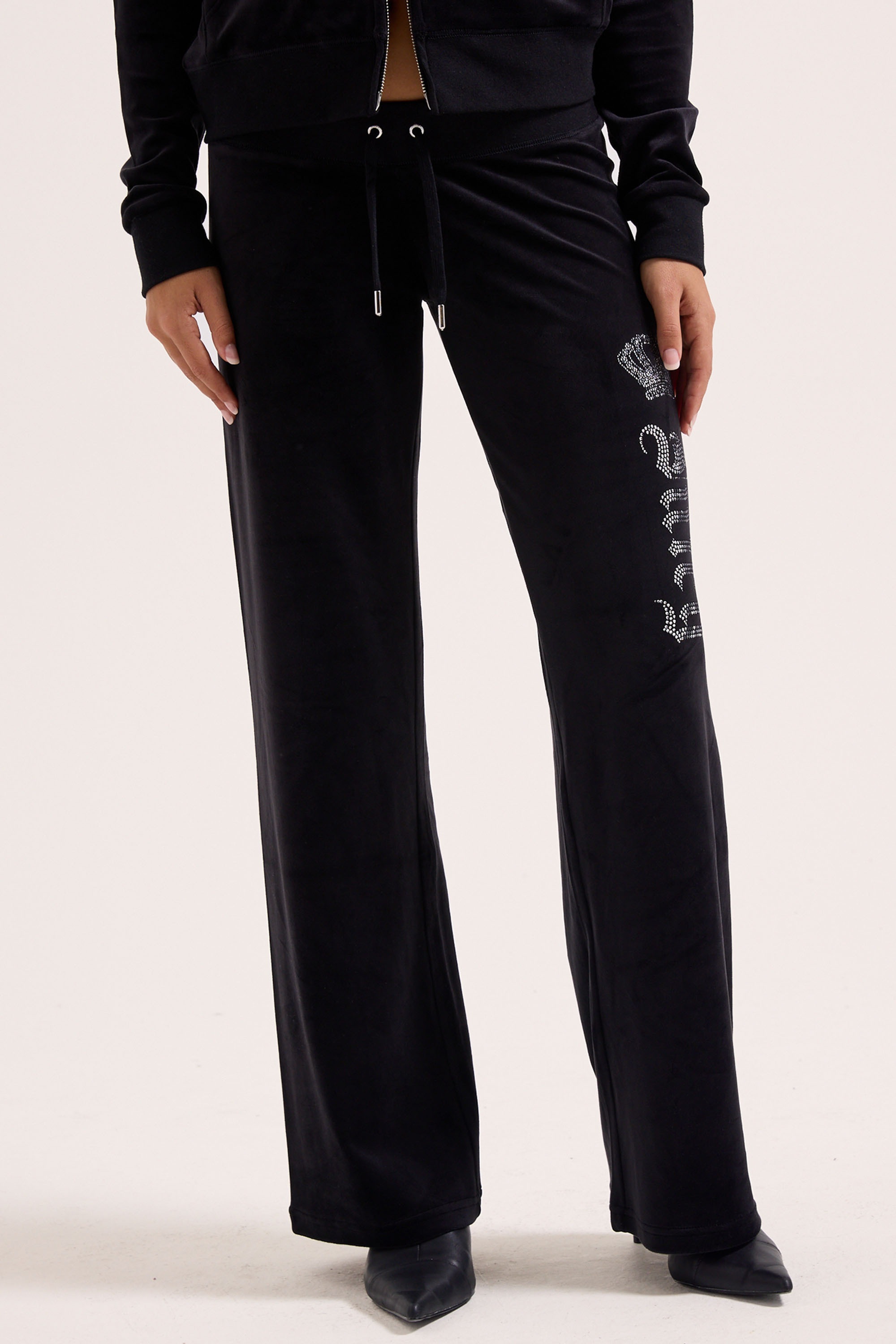 Juicy Couture Sweathose »GOTHIC CROWN OG STRAIGHT LOW RISE PANTS. Damen«  Trainingshose Damen, Sweathose, Velour, Jogginghose mit Glitzer, Sale