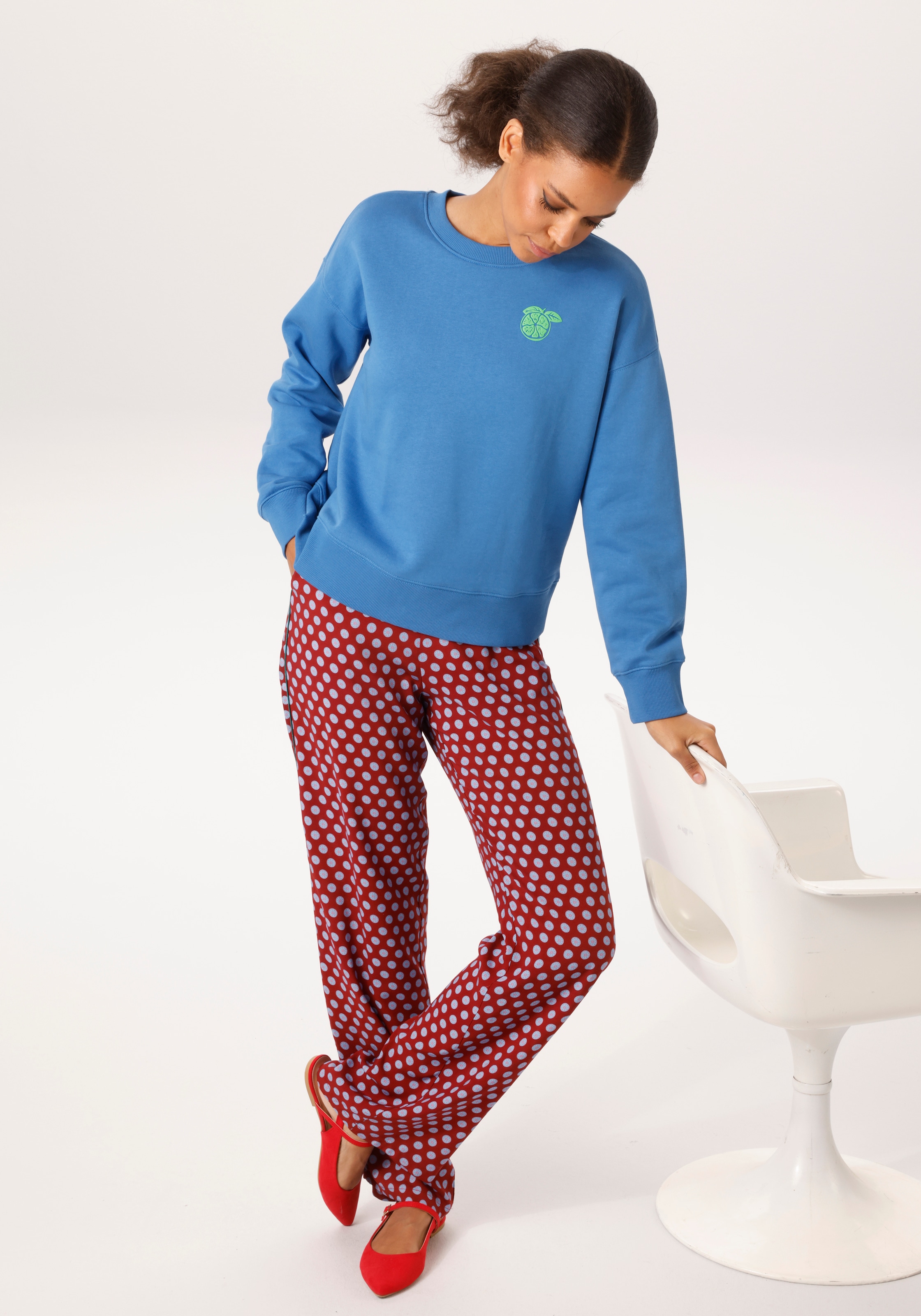 Aniston CASUAL Sweatshirt , mit fruchtiger Applikation - NEUE KOLLEKTION
