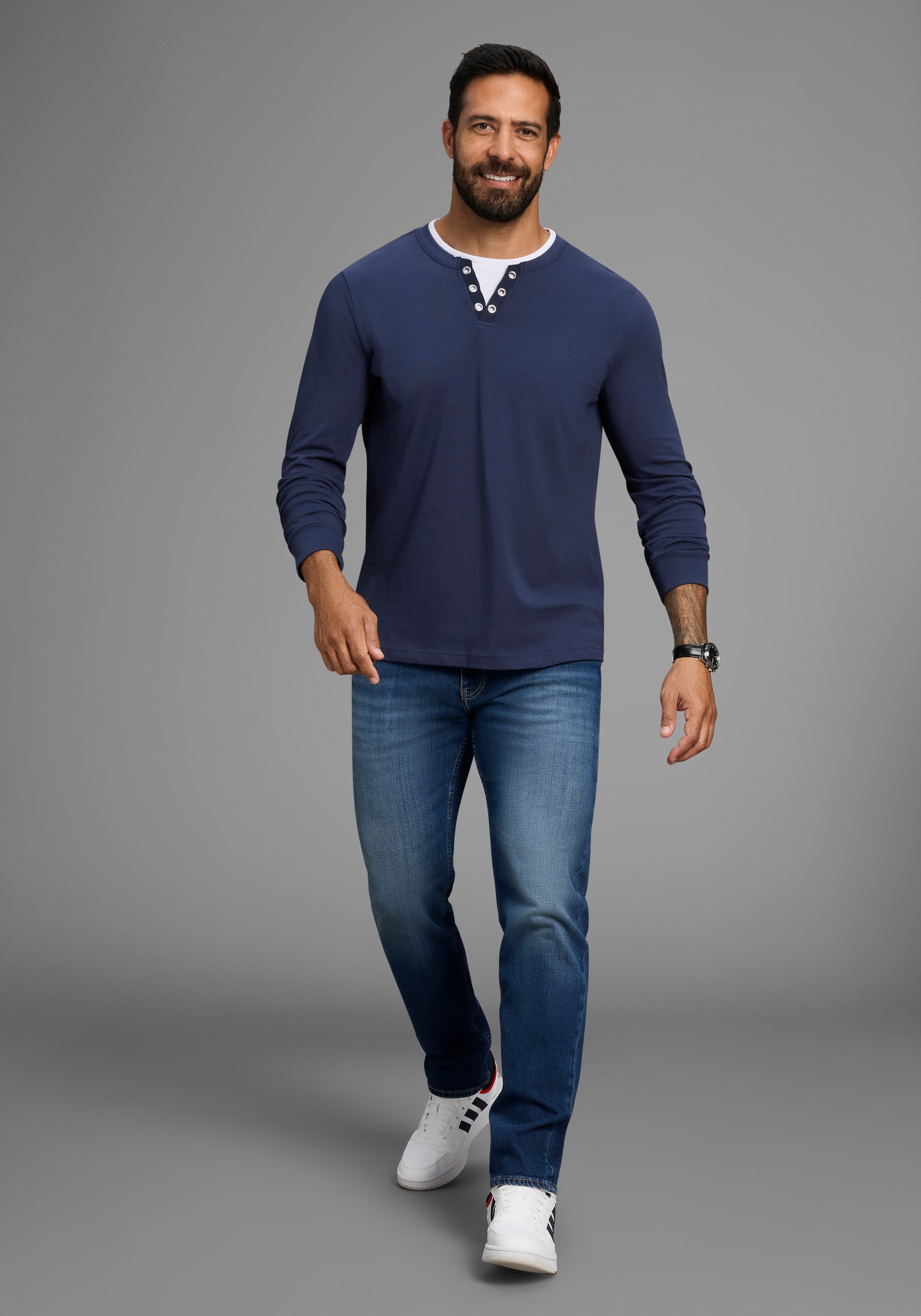 Man's World Rundhalsshirt »Neue Kollektion!«, mit Kontrasteinsatz am Halsausschnitt