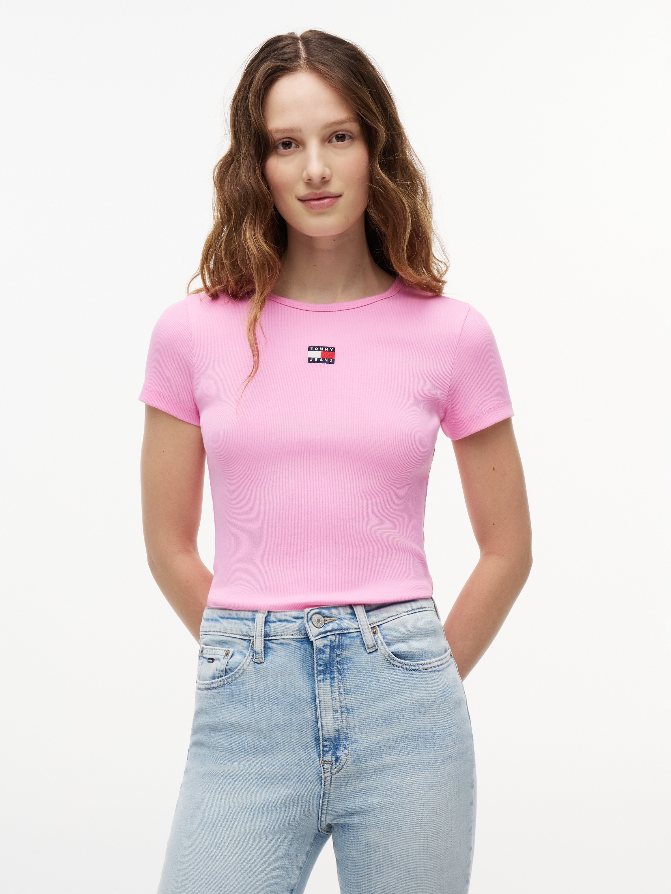 Tommy Jeans Kurzarmshirt "TJW SLIM BADGE RIB TEE" mit gerippter Struktur