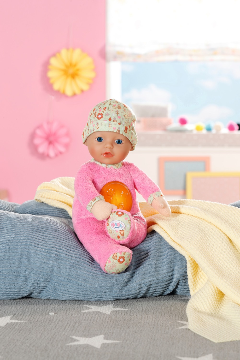 Baby Born Babypuppe »Nightfriends for babies, 30 cm«, mit Nachtlichtfunktion und Mütze mit Blumenmuster