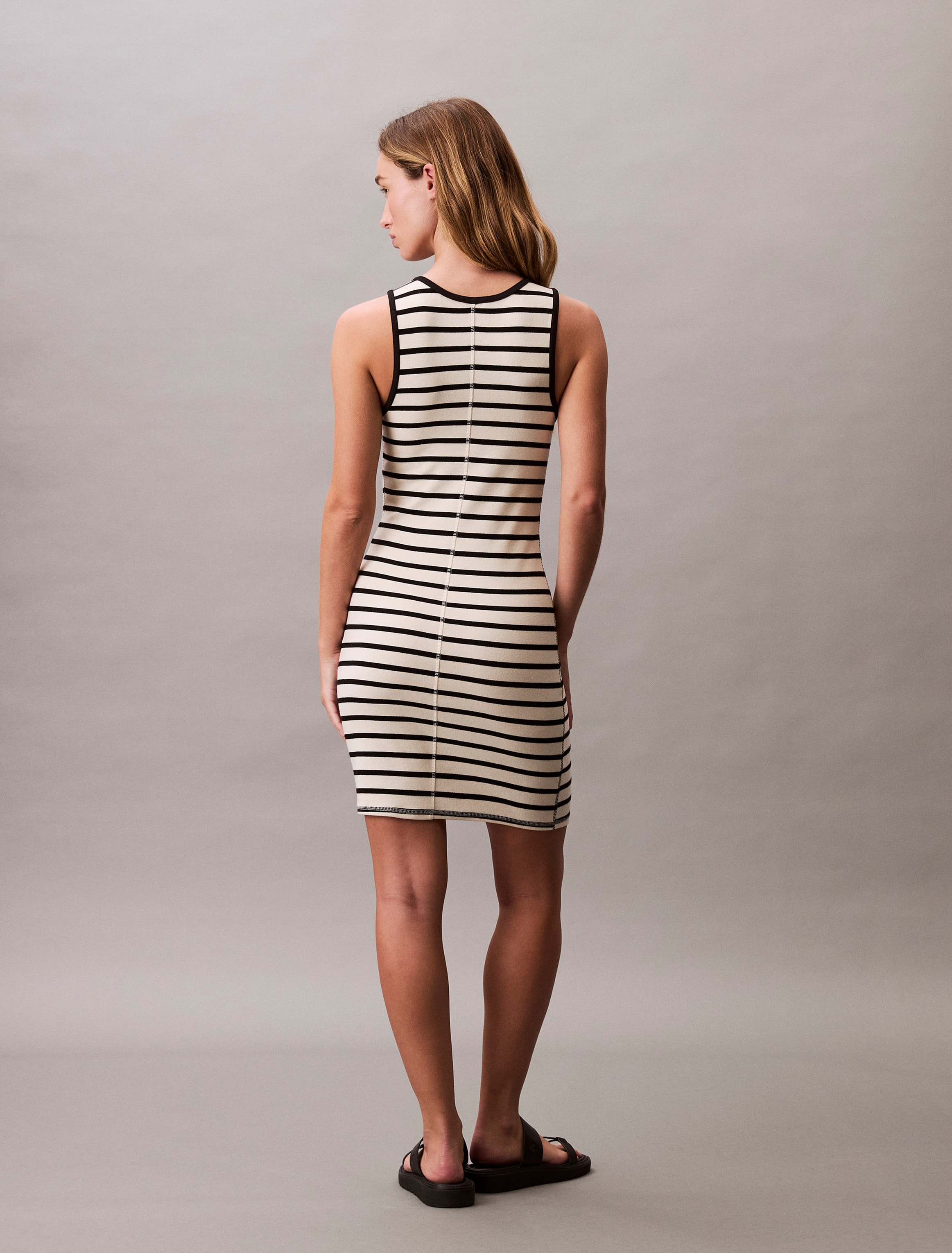 Calvin Klein Jeans Jerseykleid »COTTON RIB STRIPE SL DRESS«, Mit tiefem Rundhalsausschnitt