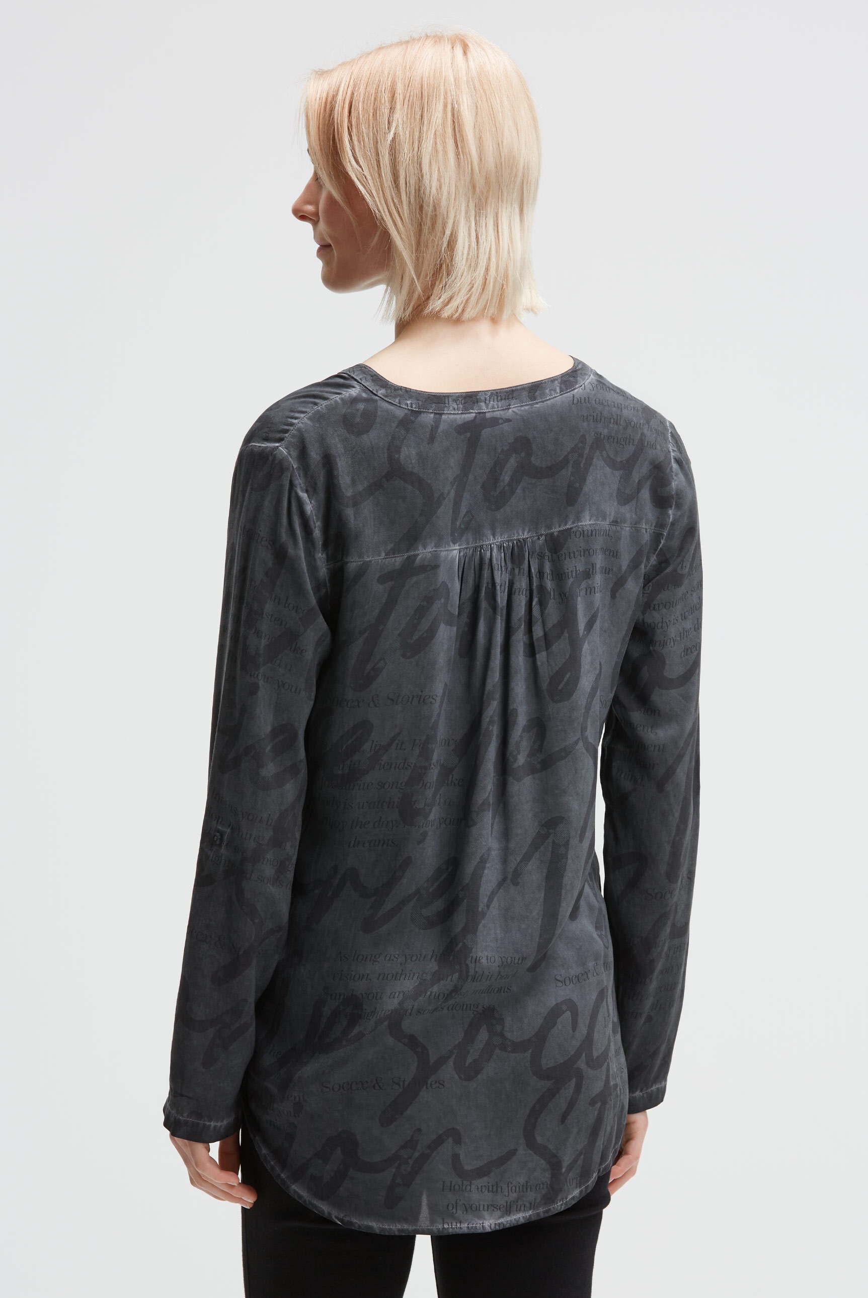 SOCCX Langarmbluse mit längerer Rückenpartie