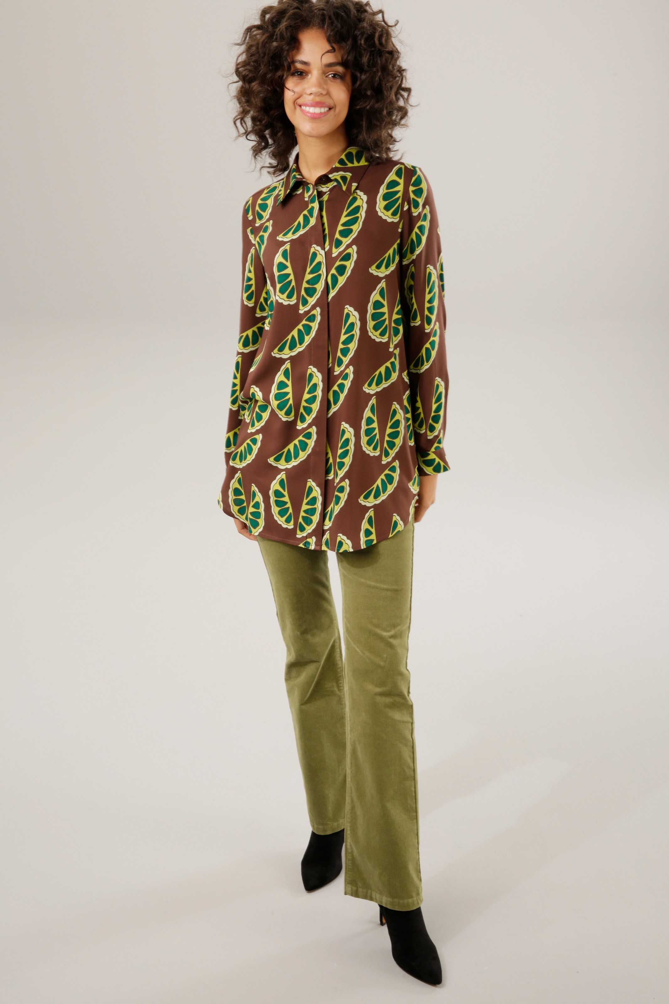 Hemdbluse, bedruckt kaufen | BAUR trendigen Aniston - NEUE mit Zitronenscheiben CASUAL für KOLLEKTION