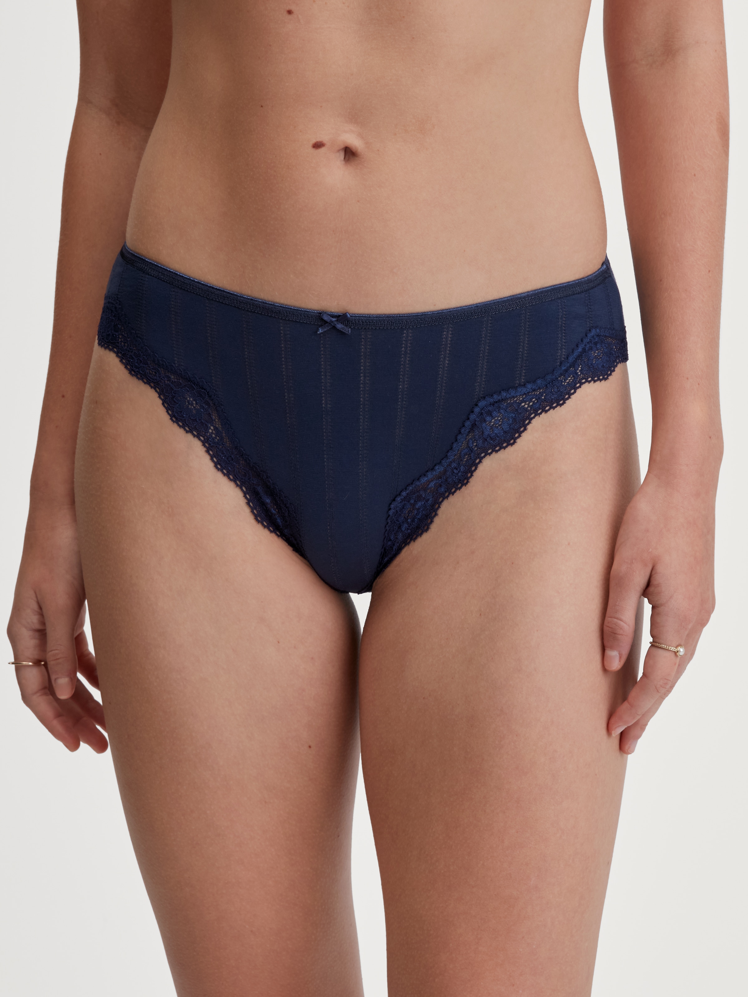 CALIDA Hüftslip "Etude Toujours", Nadelstreifen-Optik, florale Spitze, Regu günstig online kaufen