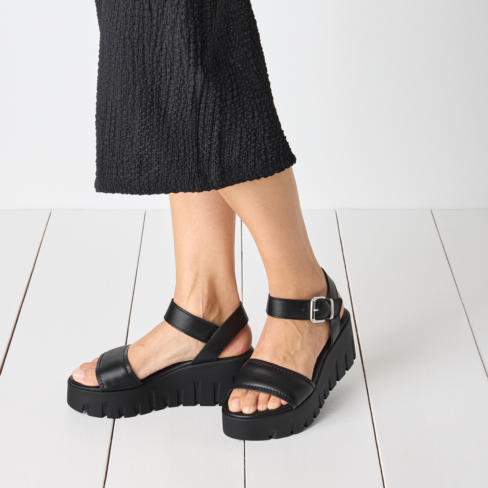 Tamaris Keilsandalette, Sommerschuh, Riemchensandale mit auffälliger Platea günstig online kaufen
