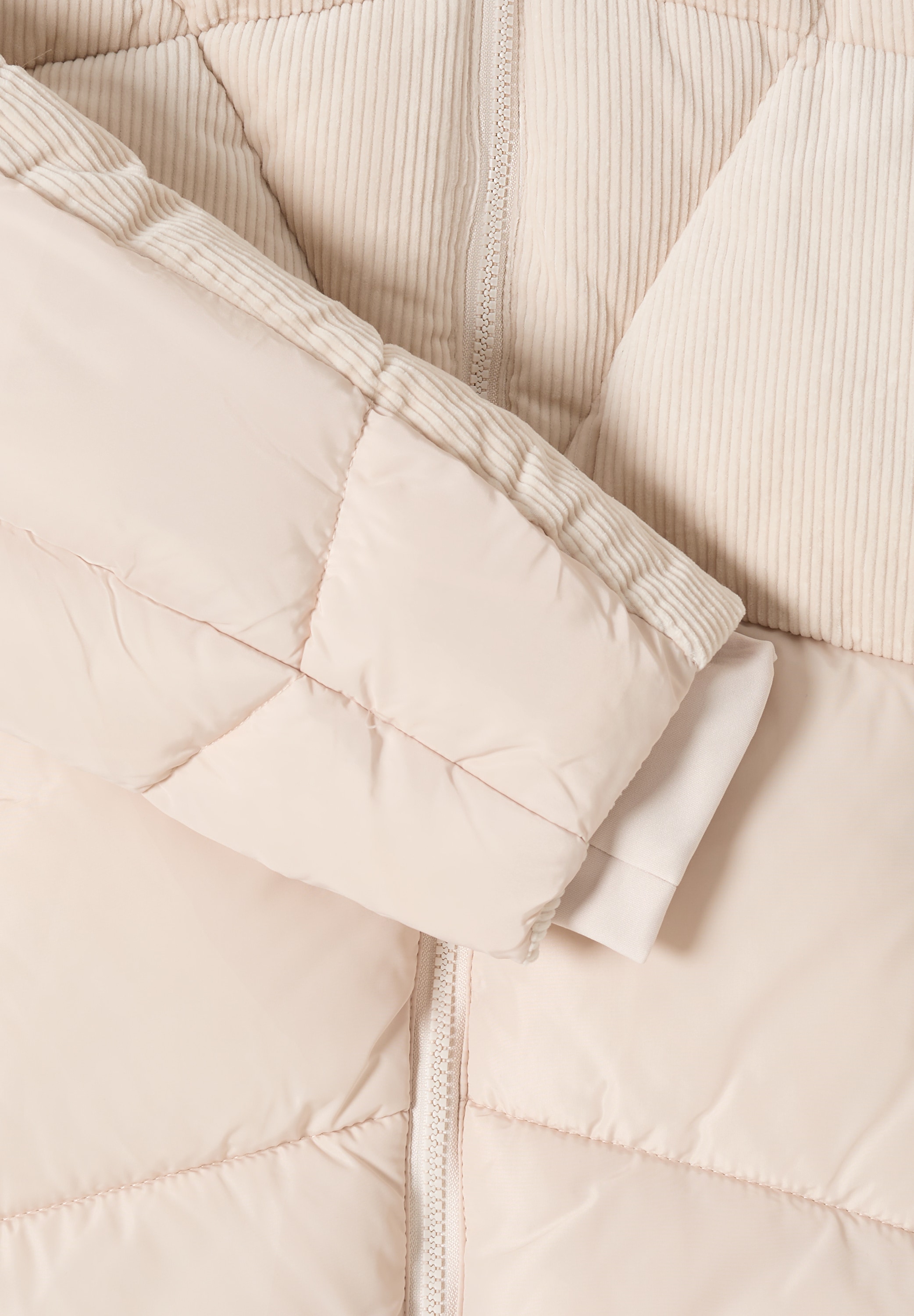 Cecil Steppmantel , mit Kapuze