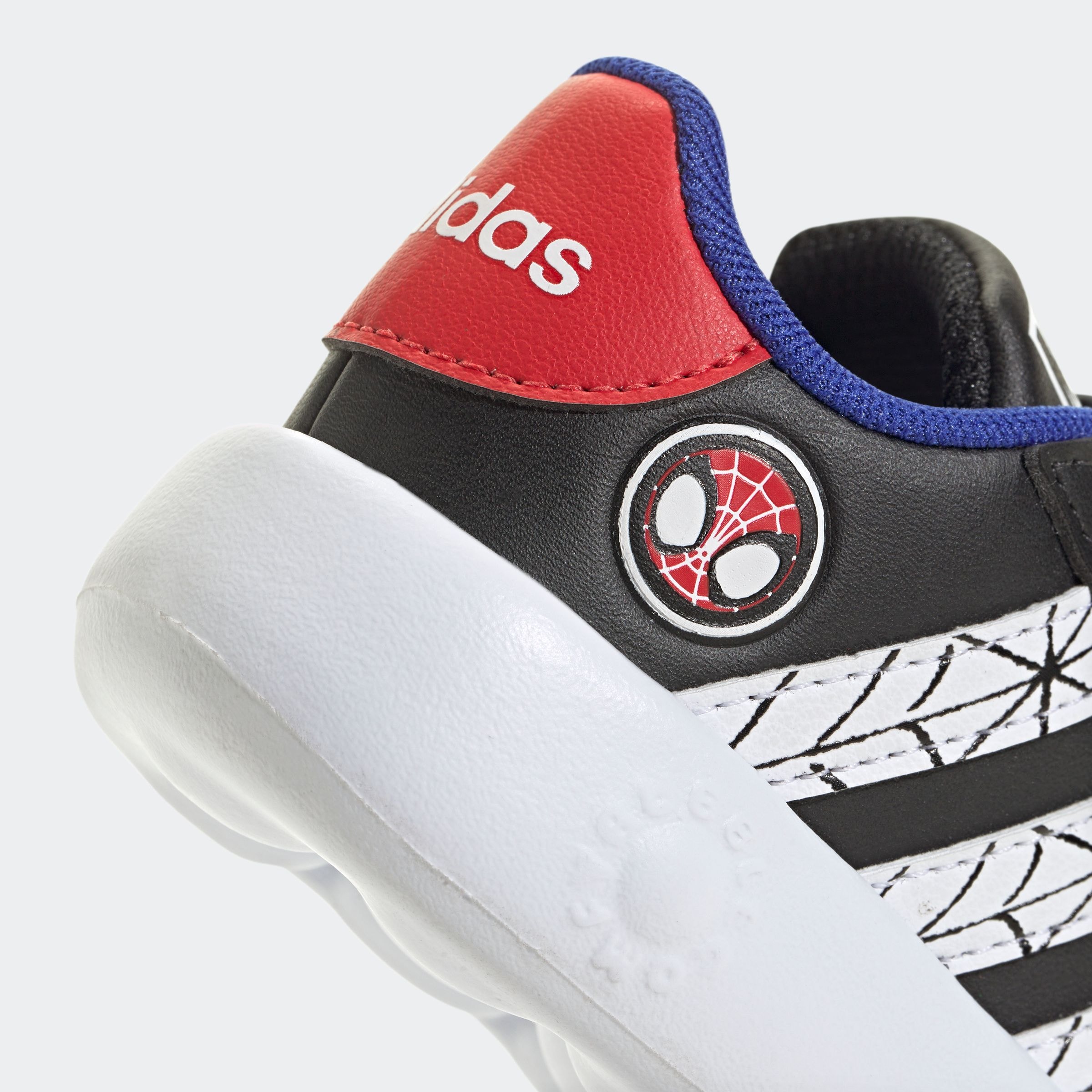 adidas Sportswear Klettschuh »ADIDAS MARVEL SPIDER-MAN KIDS GRAND COURT SCHUH«, Design auf den Spuren des adidas Superstar, für Kinder