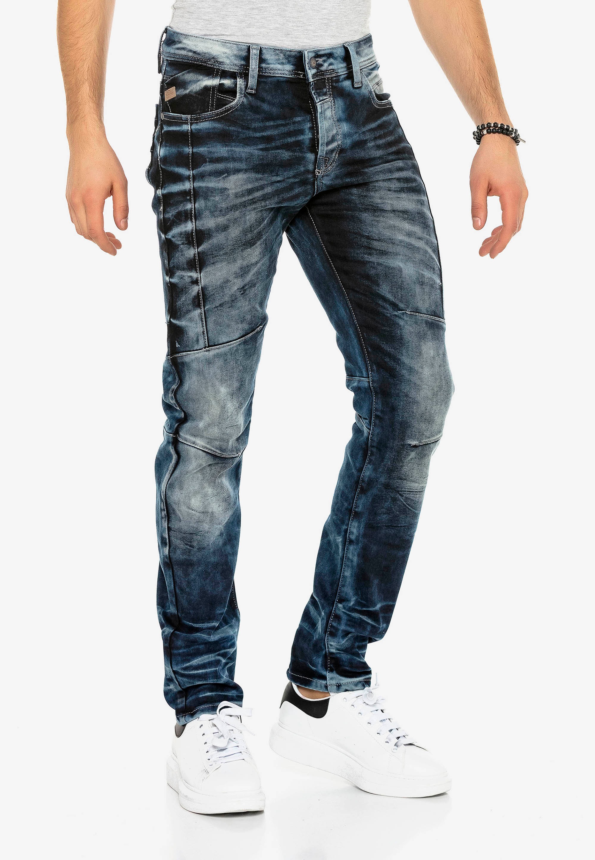 Cipo & Baxx Bequeme Jeans »CD286«, mit cooler Waschung und Ziernähten