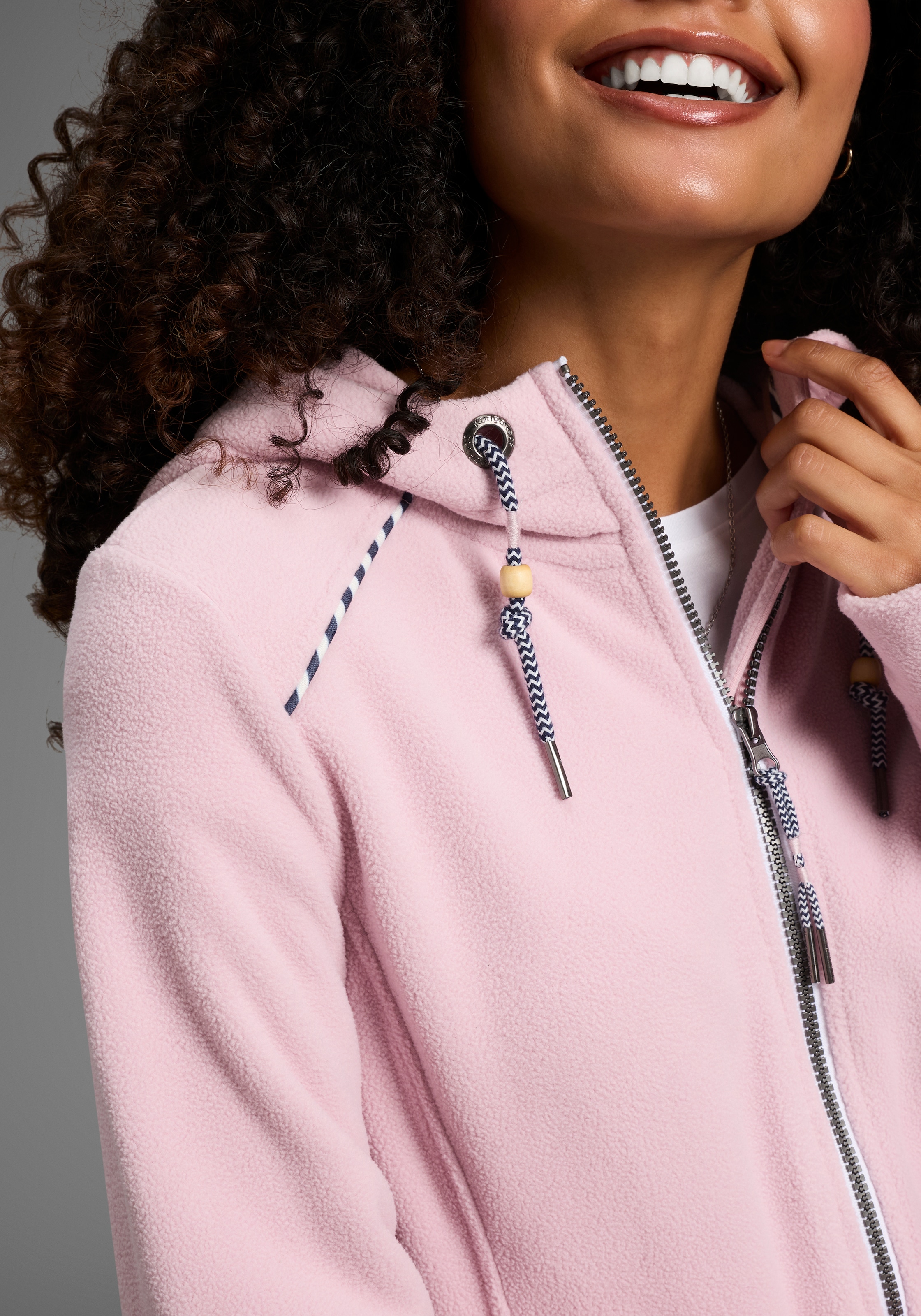 KangaROOS Fleecejacke, mit Kapuze, aus Polyester, figurbetonte Passform, mit Kapuze und Kordelzug