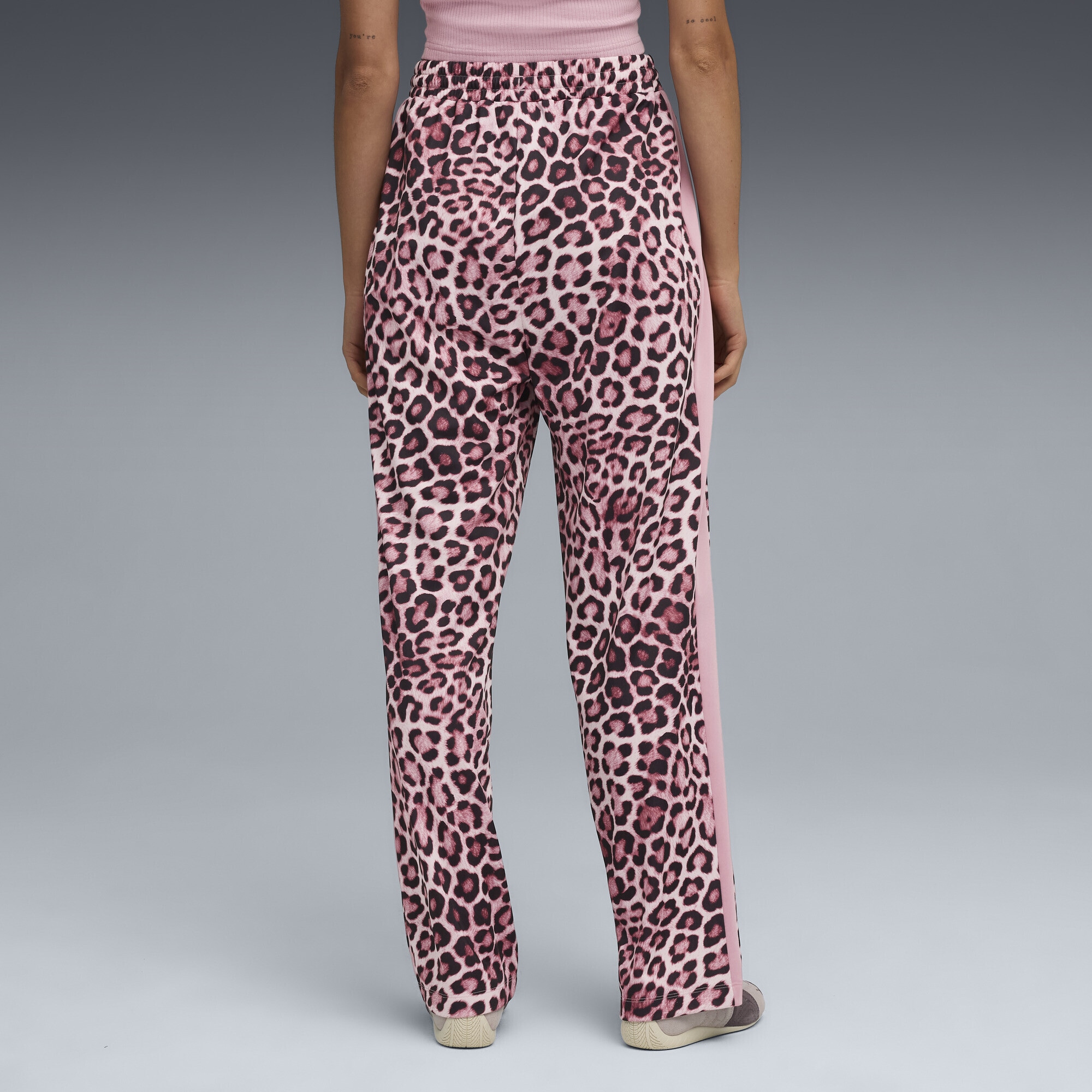 PUMA Sporthose »T7 LEO LUXE Straight Hose mit Allover-Print Damen«