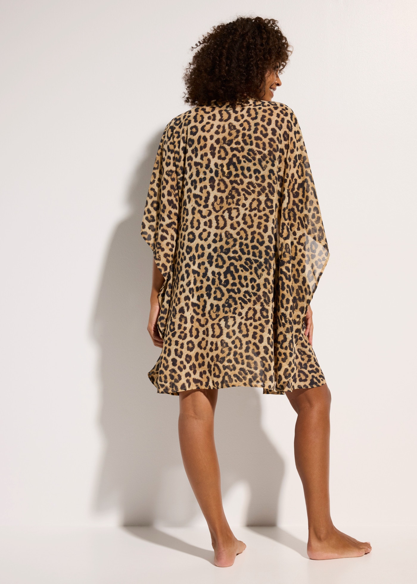 bonprix Tunikakleid mit Leo Print, transparente Tunika, Loose Fit, Kurzarm-Design