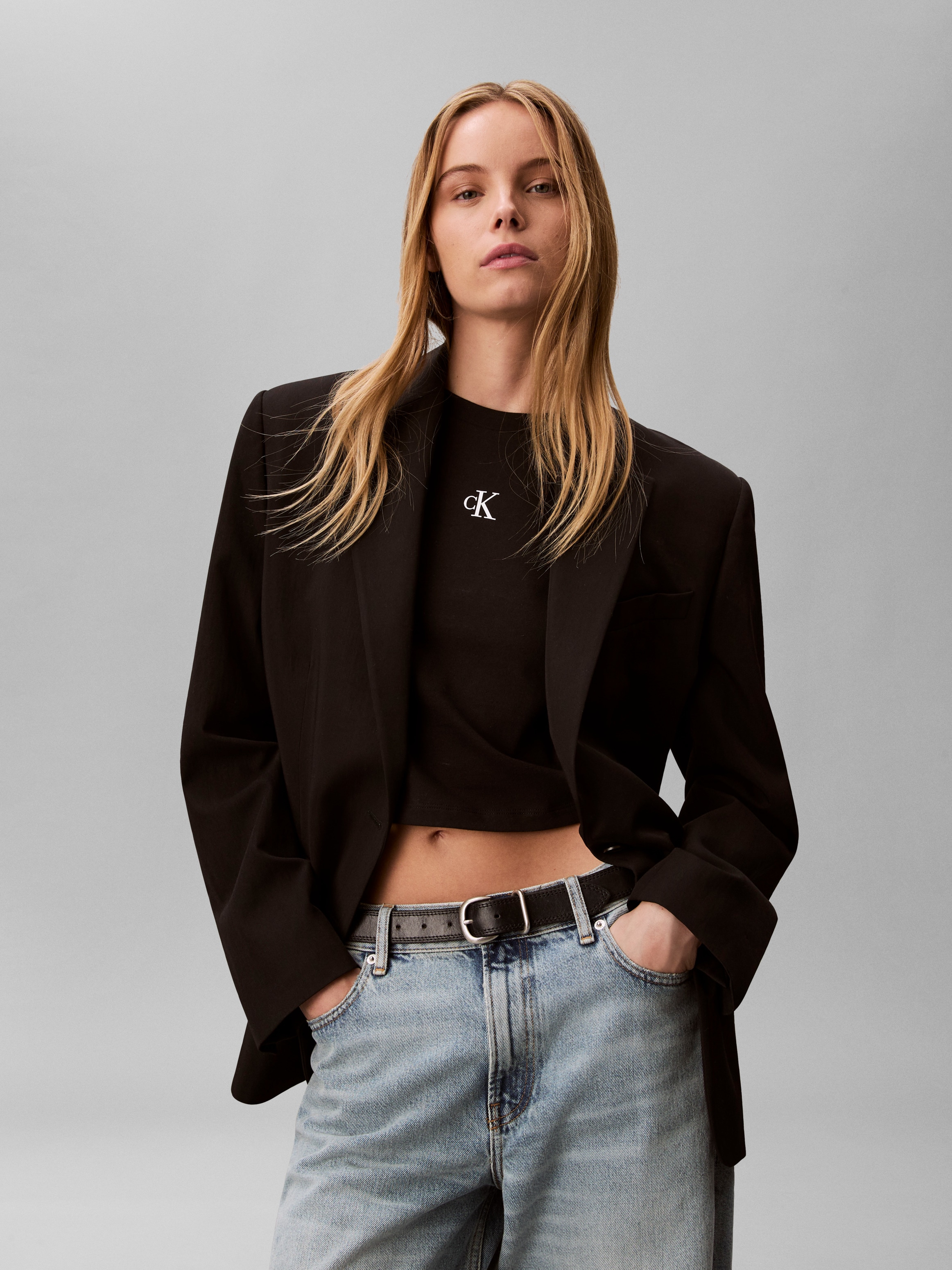 Calvin Klein Jeans T-Shirt »LOGO CROPPED TEE« Boxy fit mit Rundhalsausschnitt, mit Logoschriftzug