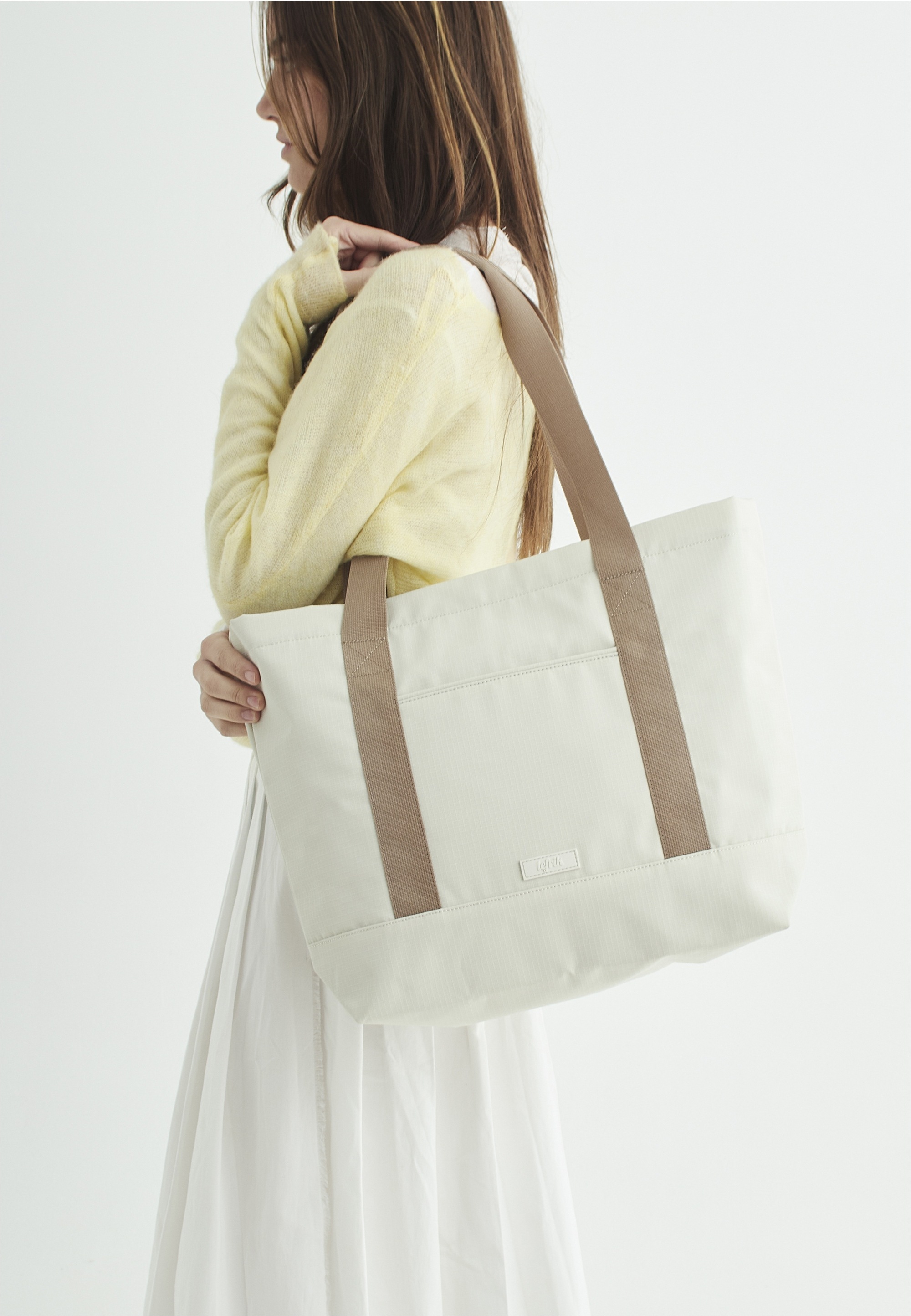 lefrik Schultertasche »Strata«, in veganer Qualität