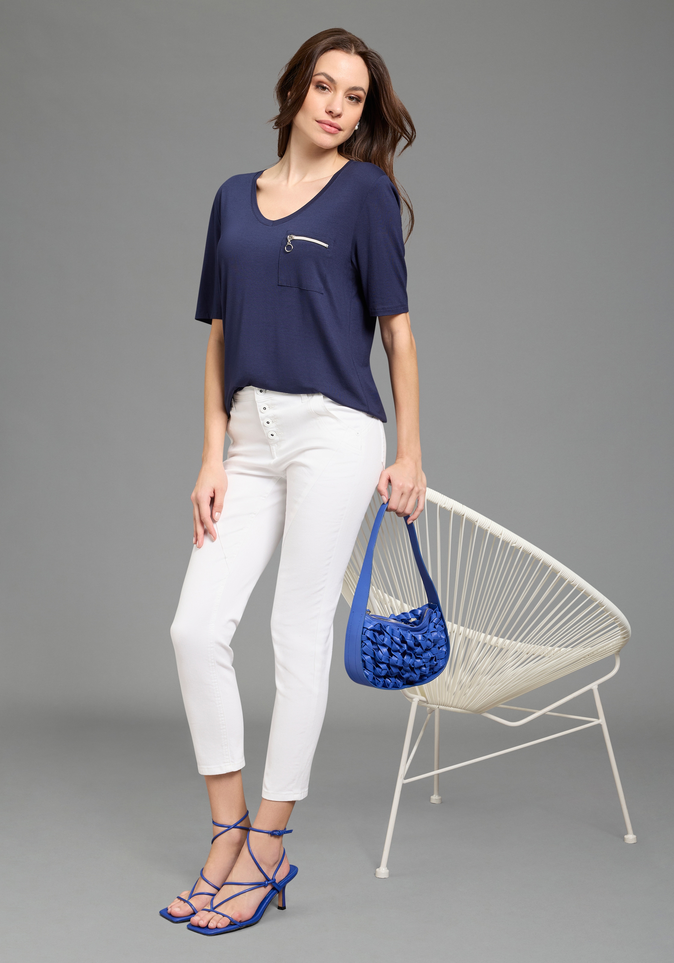 Bruno Banani T-Shirt mit tiefem V-Ausschnitt, Brusttasche und Reißverschluss-Detail