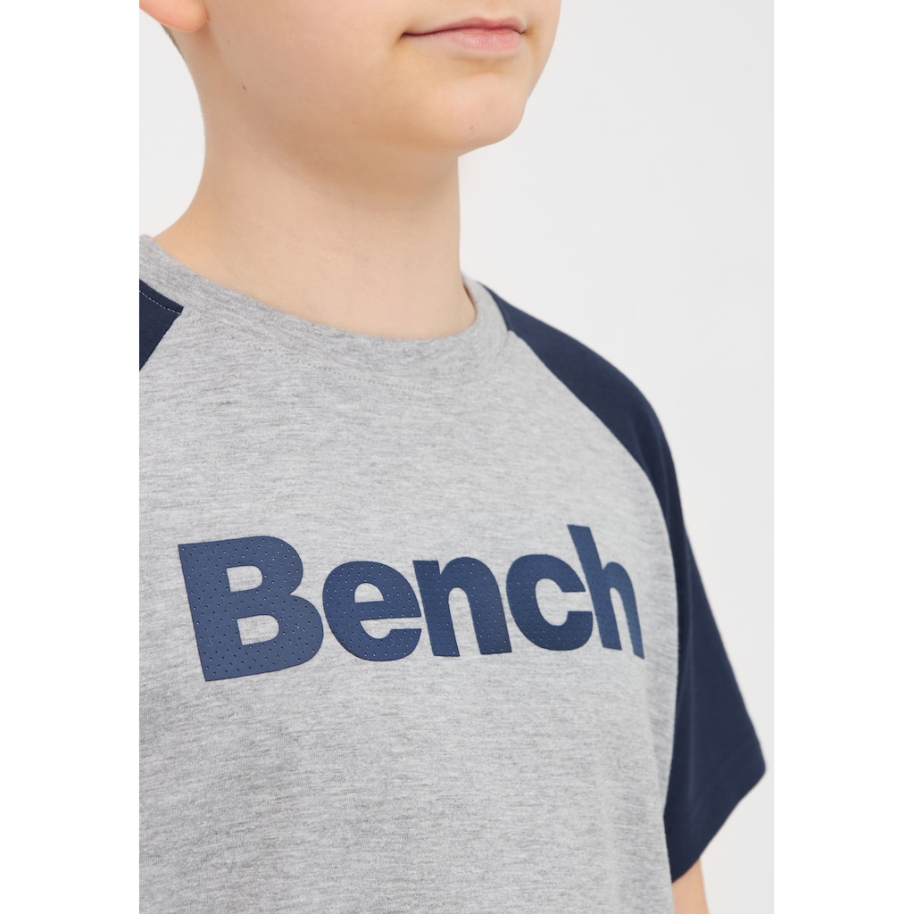 Bench. T-Shirt »T-Shirt SAKA B«