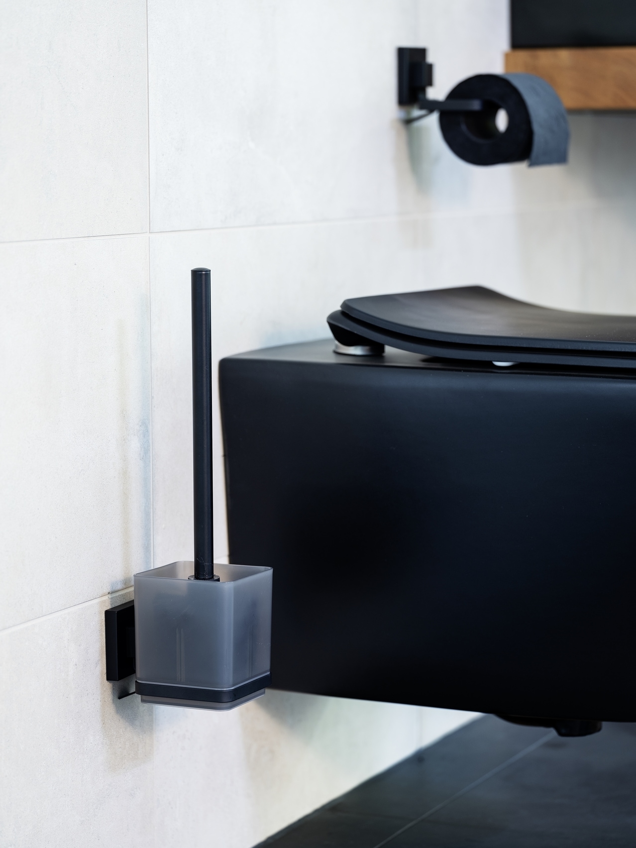 WENKO WC-Garnitur »Vacuum-Loc® Quadro« aus Edelstahl | Kunststoff WC-Bürstenhalter & Toilettenpapierhalter, Wandmontage ohne Bohren