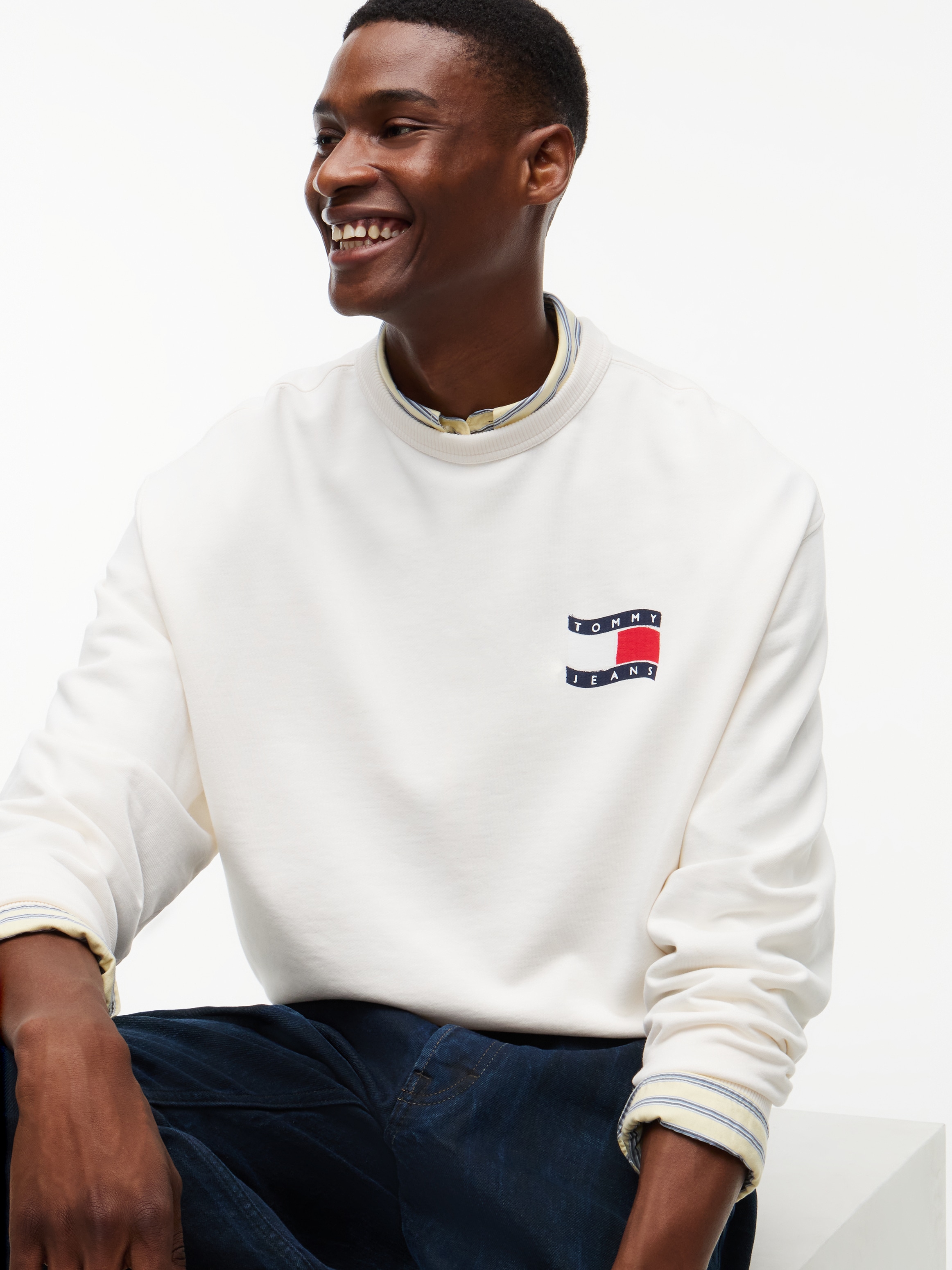 Tommy Jeans Sweatshirt »RELAX WAVY FLAG SWEATSHIRT«, Relaxed fit mit Rundhalsausschnitt

