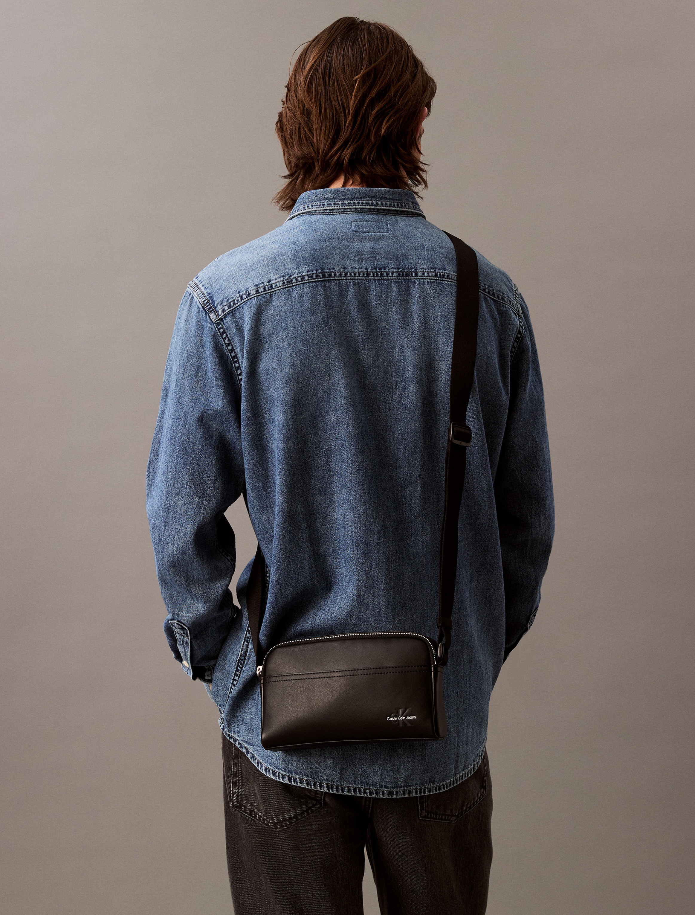 Calvin Klein Jeans Mini Bag »MONO LOGO CAMERA BAG 22«, Umhängetasche klein, Schultertasche, Body Bag uni