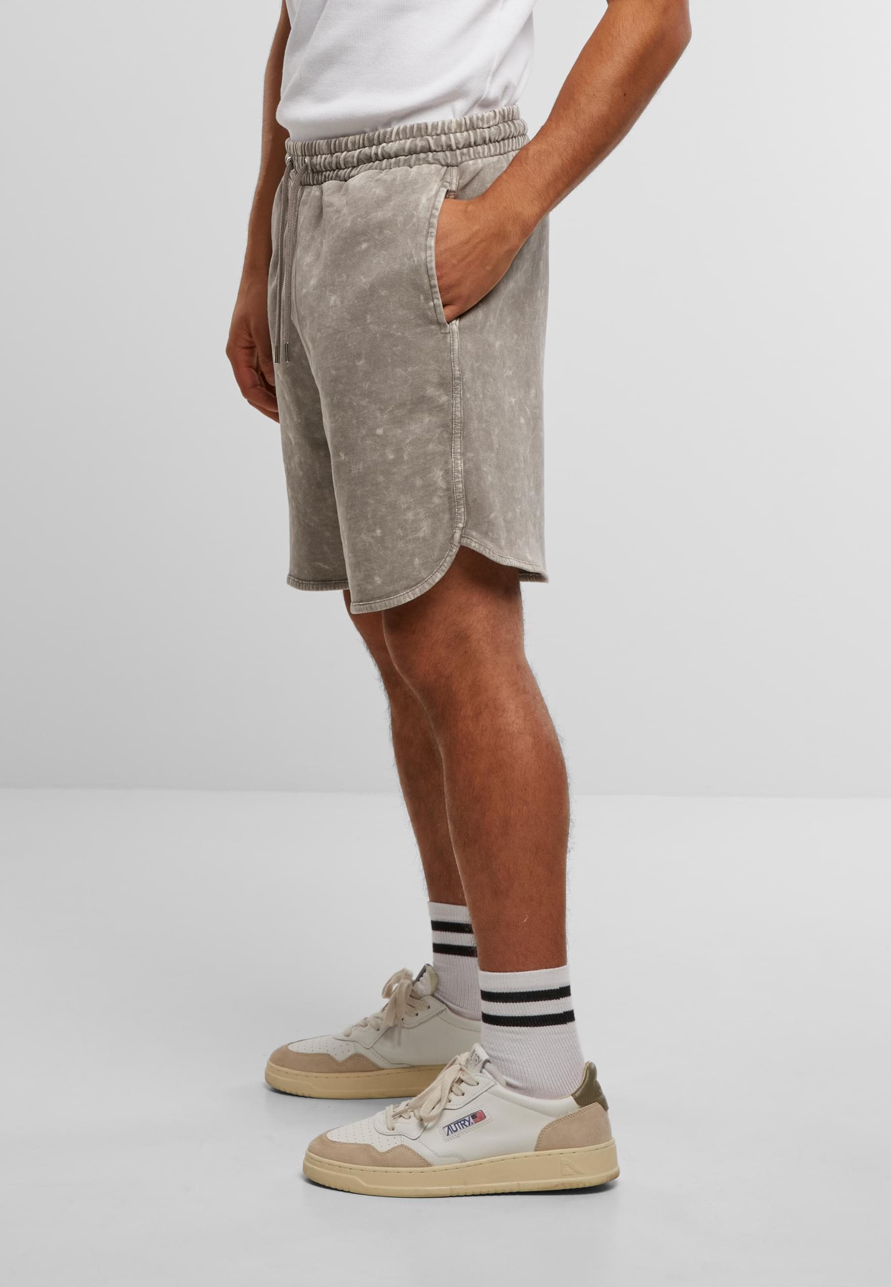 URBAN CLASSICS Sweatshorts »Urban Classics Washed Piped Shorts«, (1 tlg.)