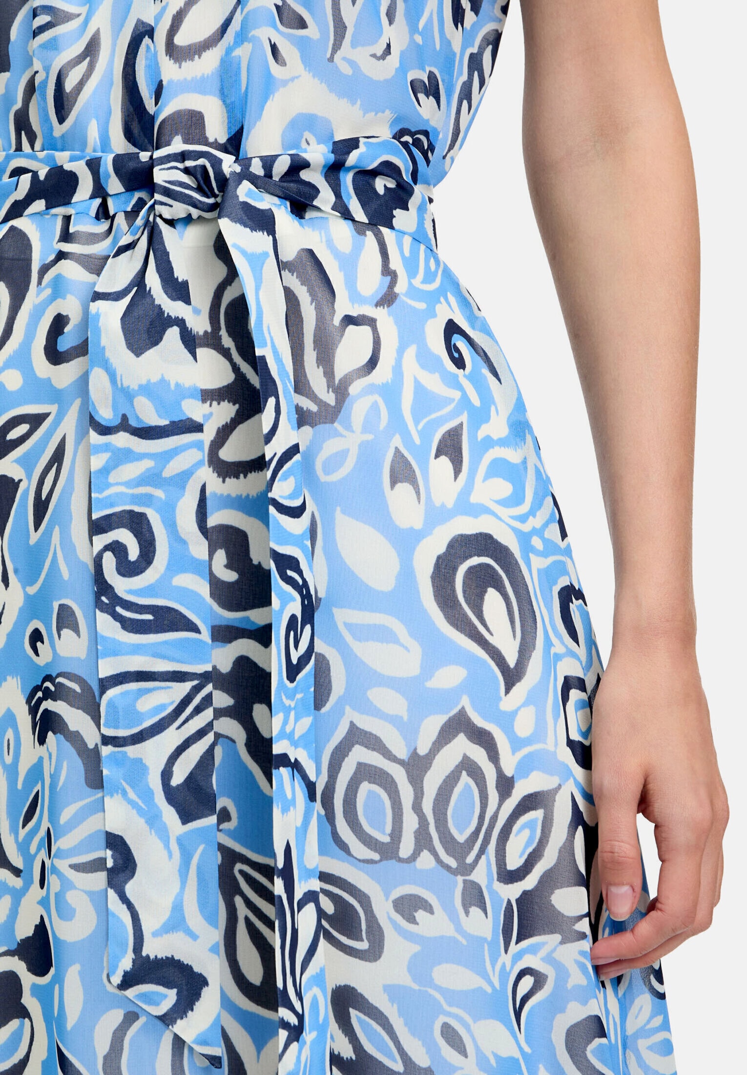 Betty&Co Chiffonkleid »Damen ohne Arm« Ohne Tasche Nahtführung