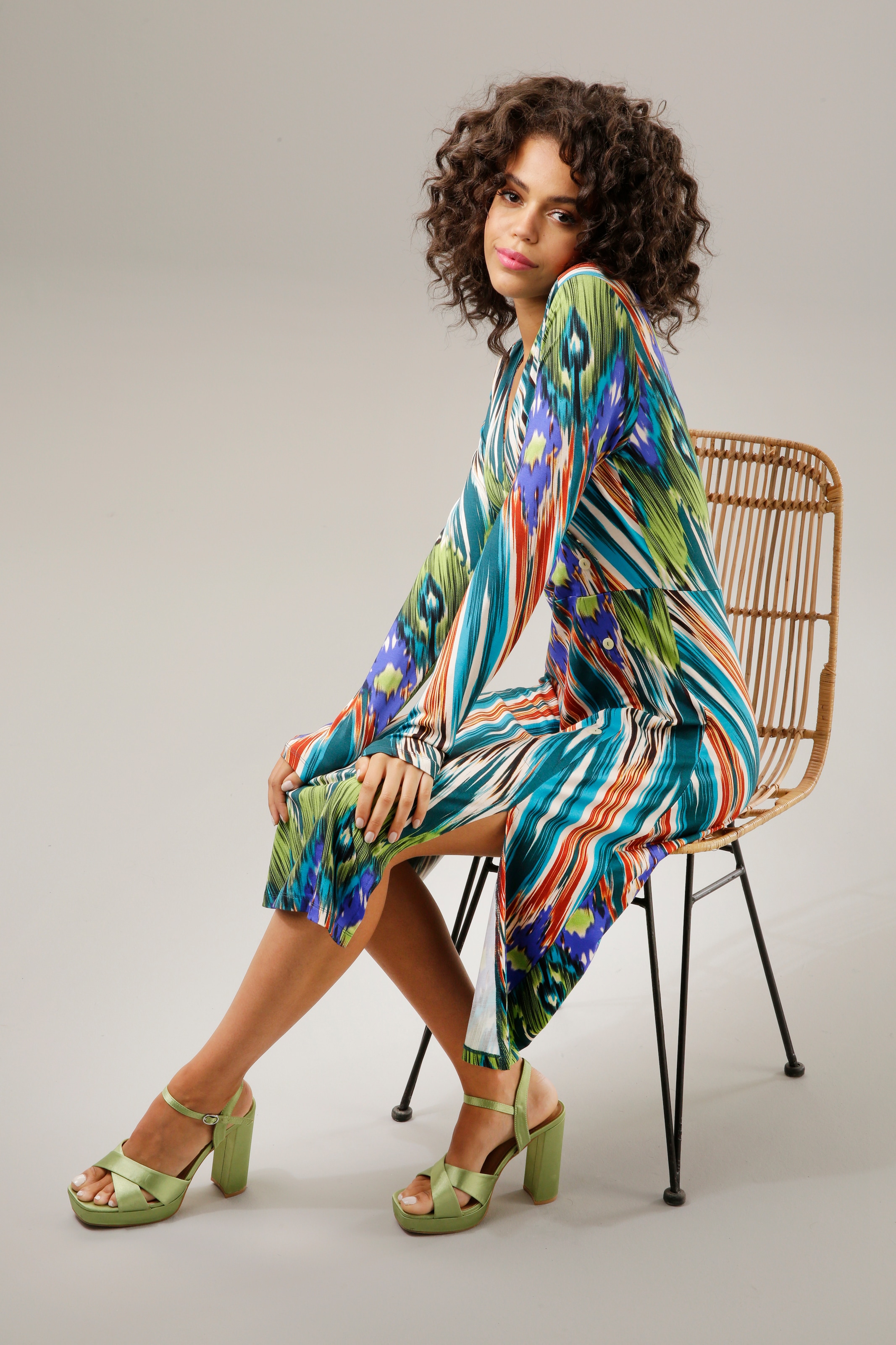 Aniston CASUAL Jerseykleid, - NEUE Teil - KOLLEKTION farbenfrohem Unikat mit kaufen BAUR | Ethno-Druck ein jedes