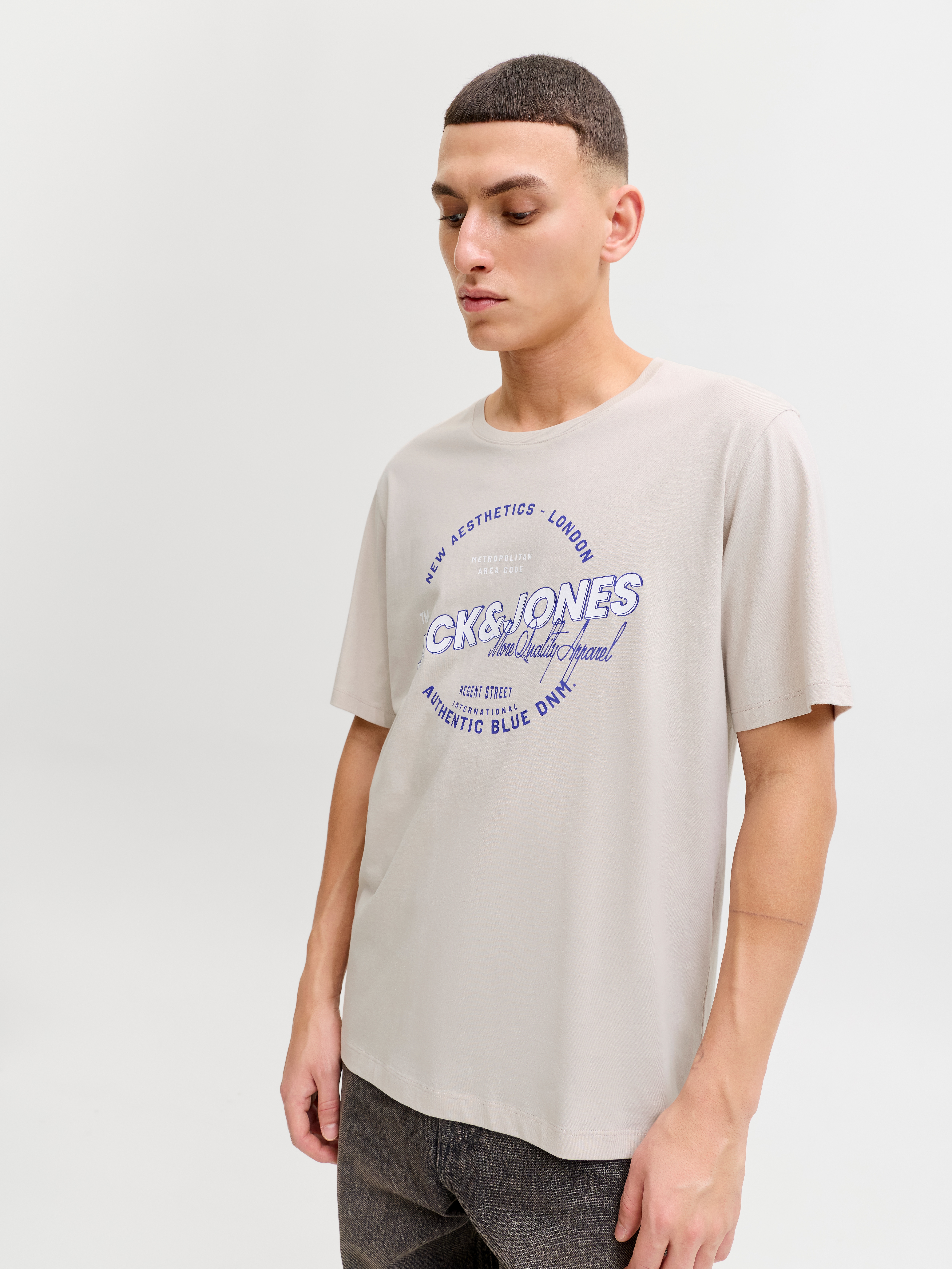 Jack & Jones Rundhalsshirt "JJELOGO TEE SS O-NECK 2 COL SS26 SN" mit Grafikprint